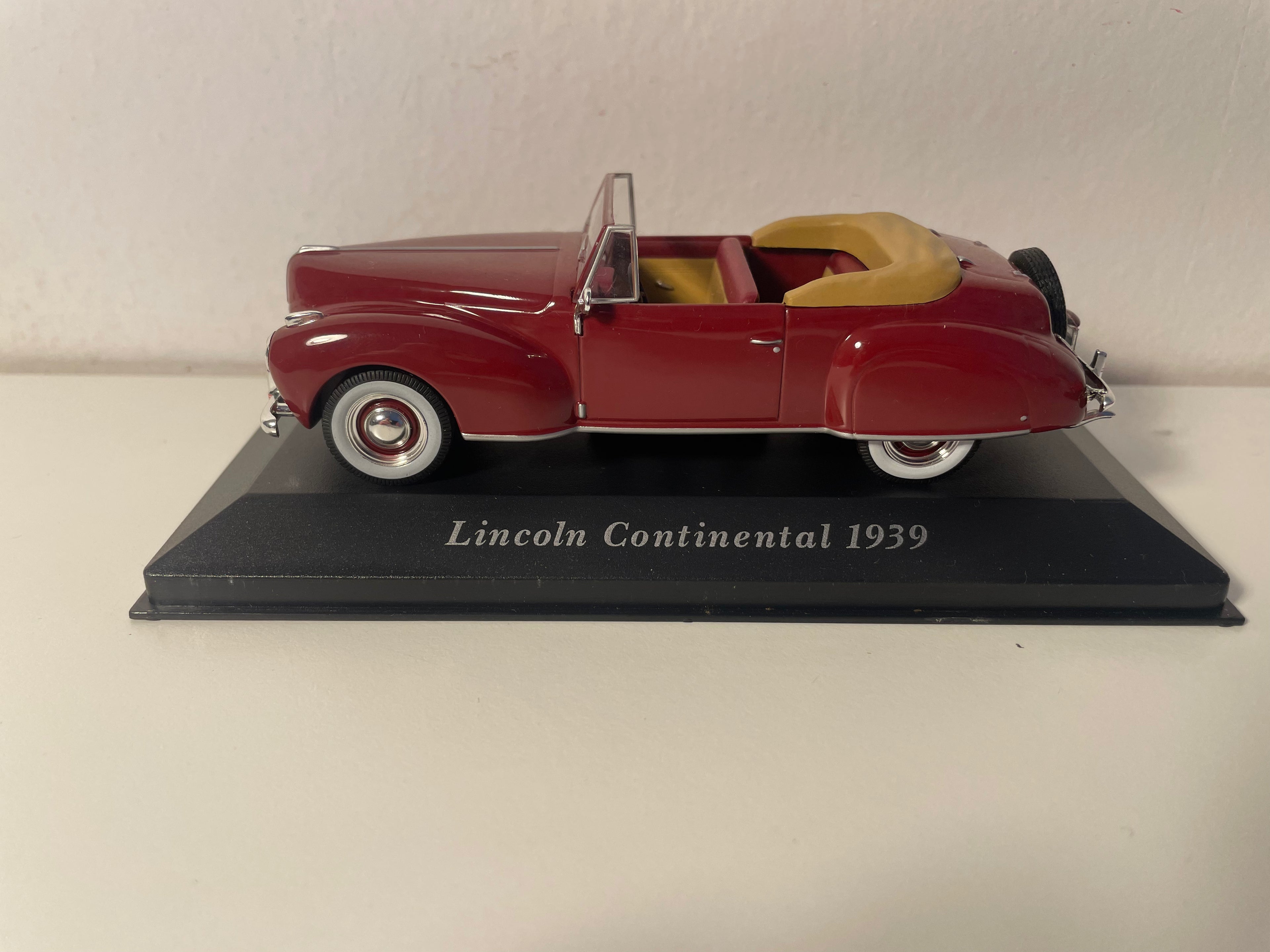 1939 Bordeaux Lincoln Continental (American Car)