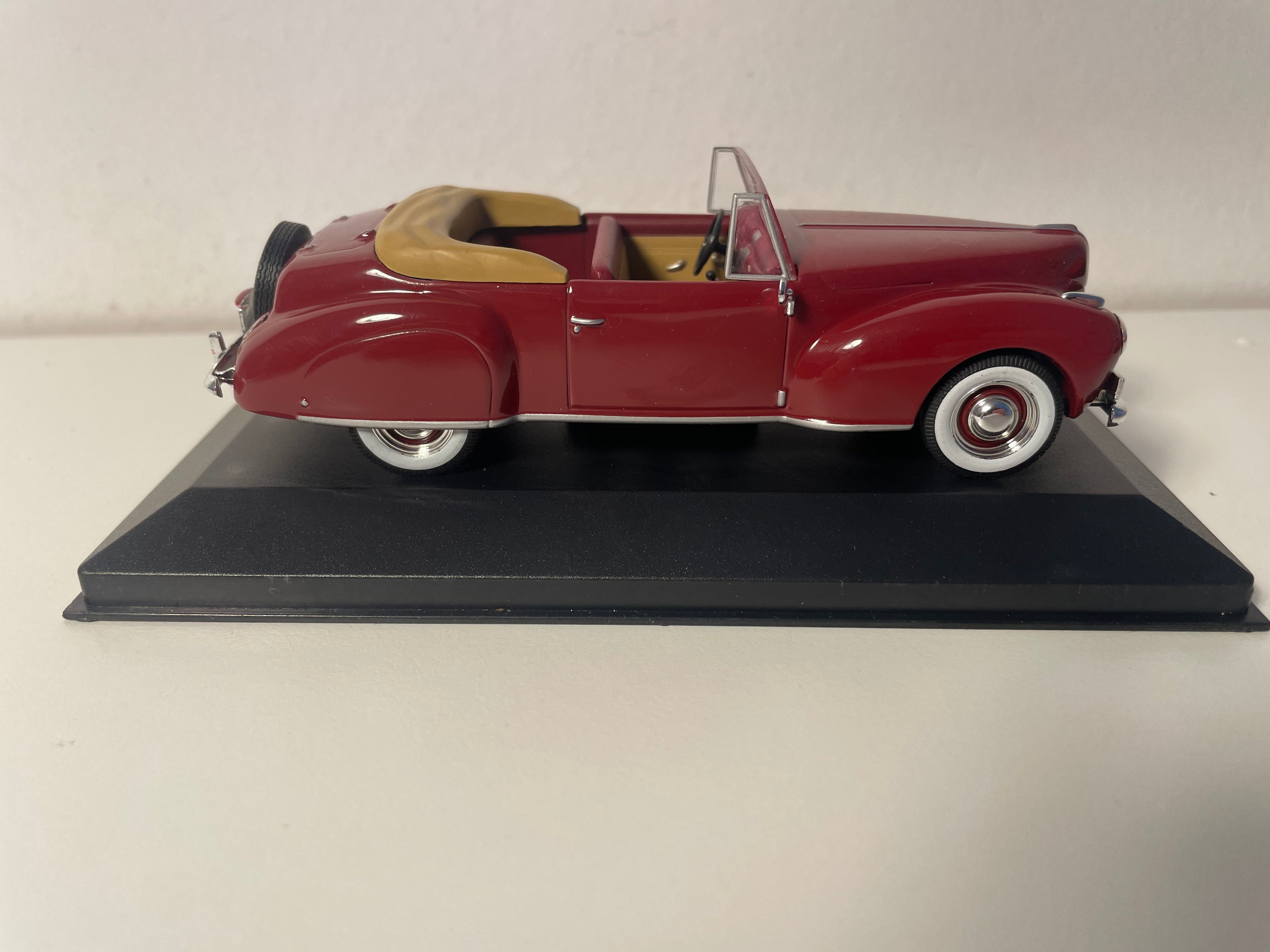 1939 Bordeaux Lincoln Continental (American Car)