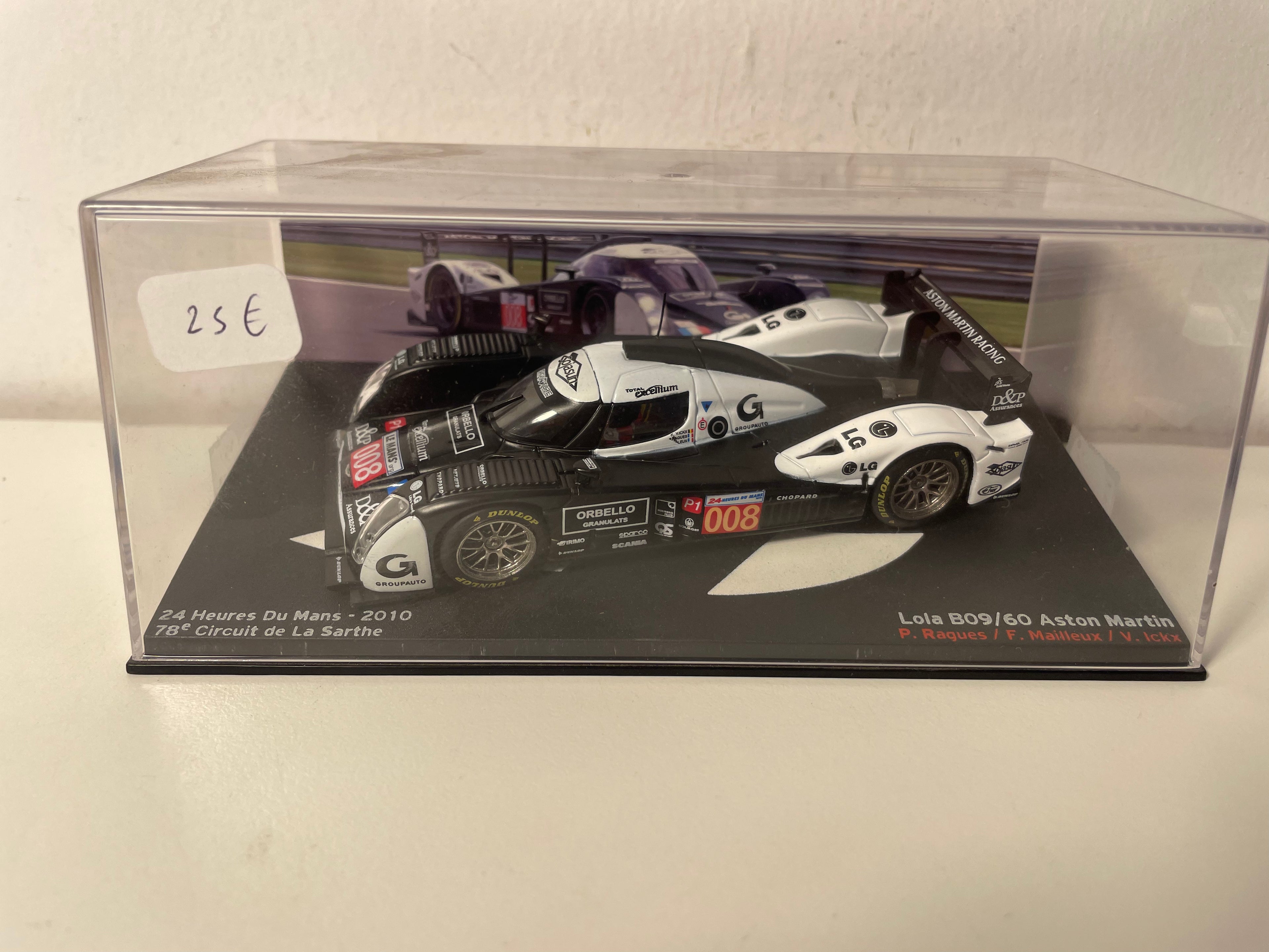Lola B09/60 Aston Martin blanche et noire numéro 008 - 24 heures du Mans de 2010