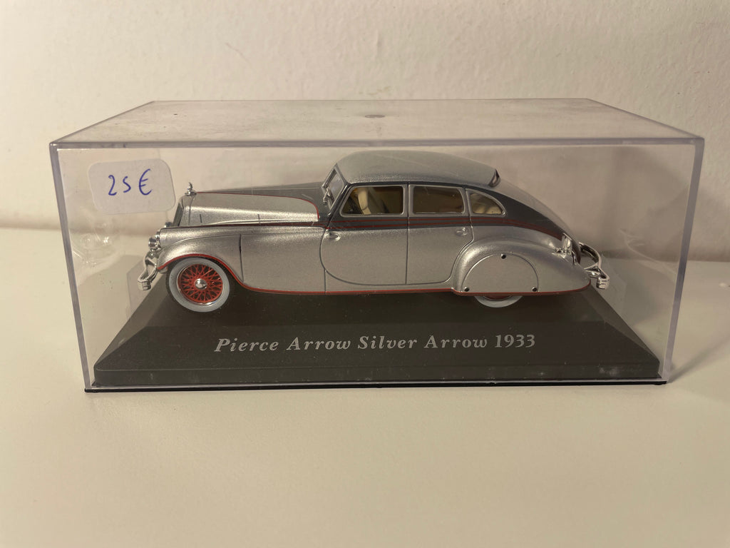 Pierce Arrow Silver Arrow szary z 1933 roku (amerykański samochód)