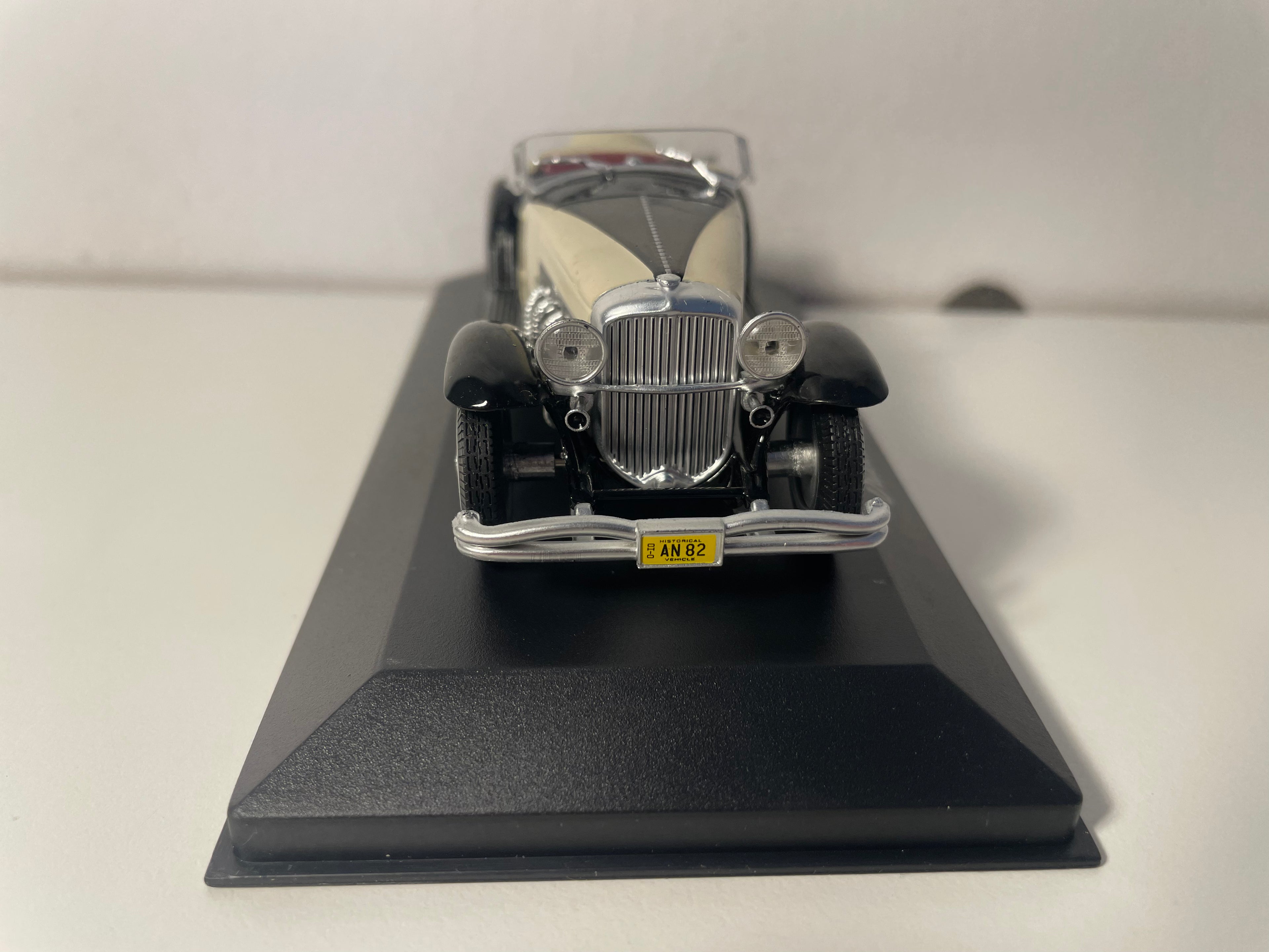 1933 Duesenberg SSJ Black and Beige (American Car)