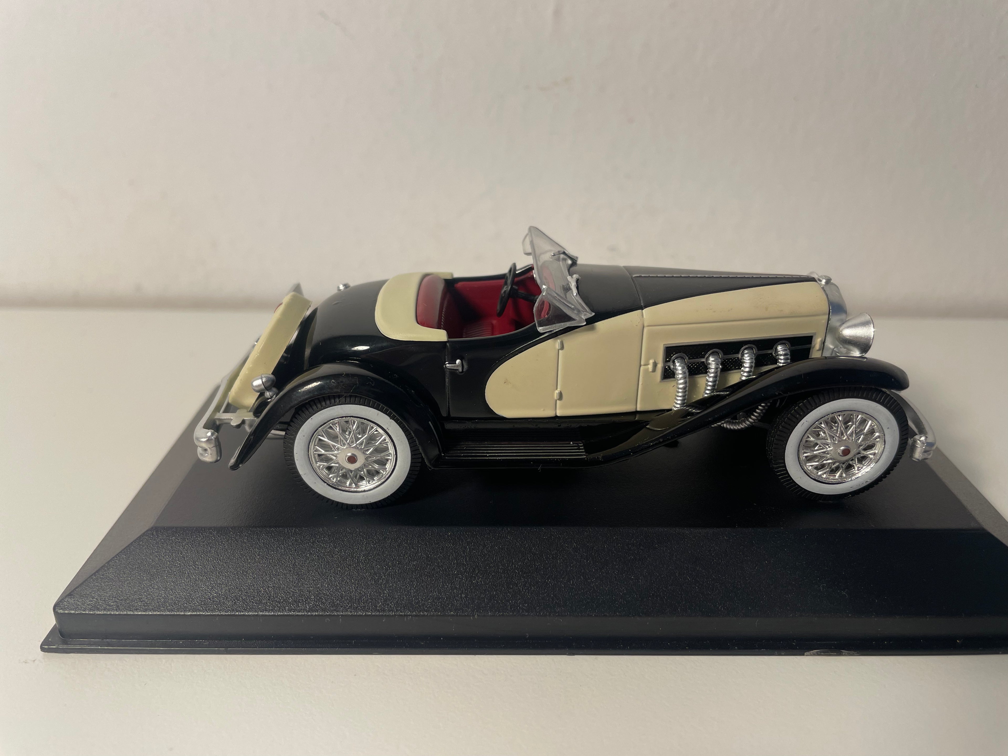 1933 Duesenberg SSJ Black and Beige (American Car)
