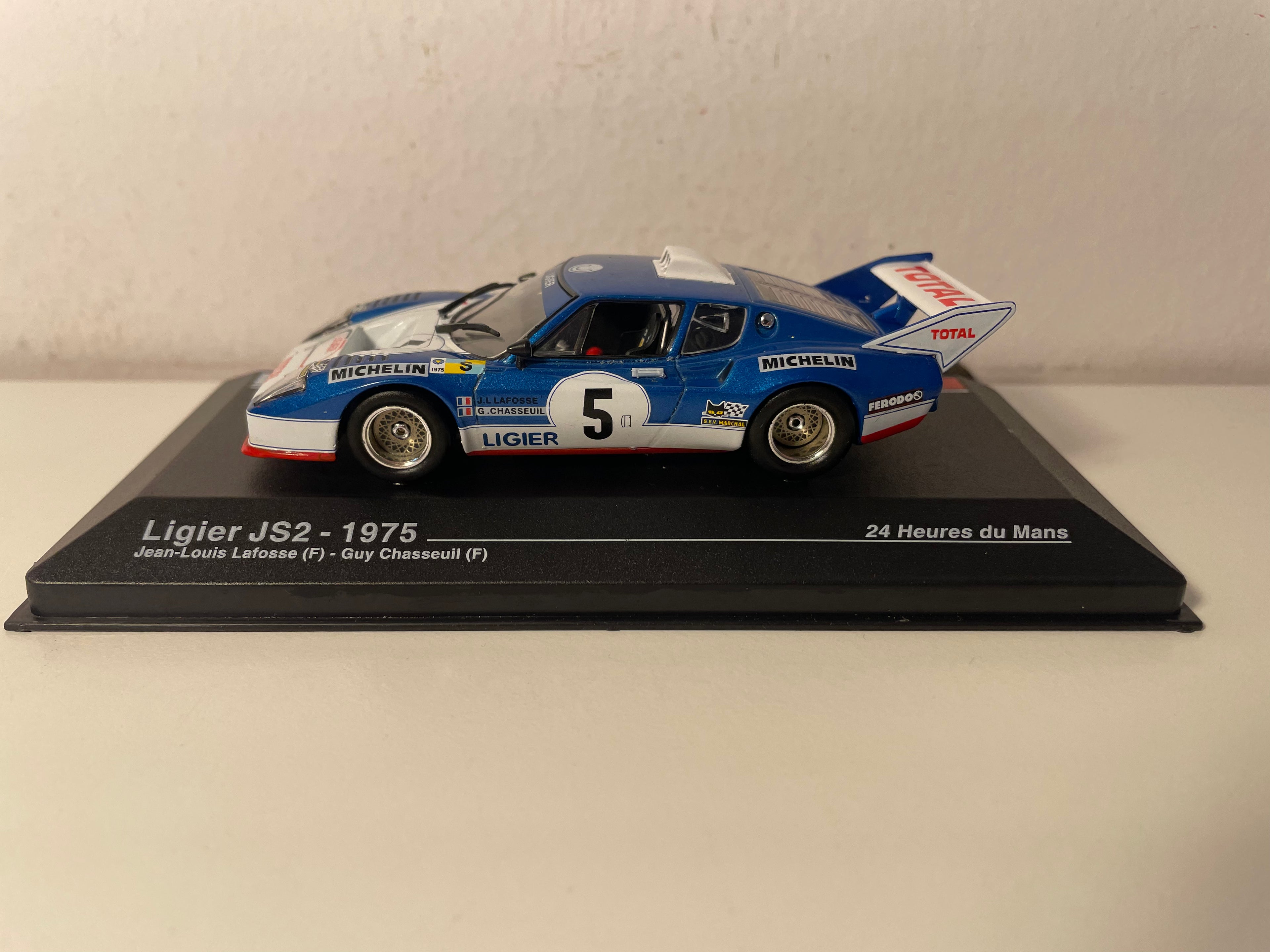 Ligier JS2 bleue et blanche numéro 5 - 24 heures du Mans de 1975
