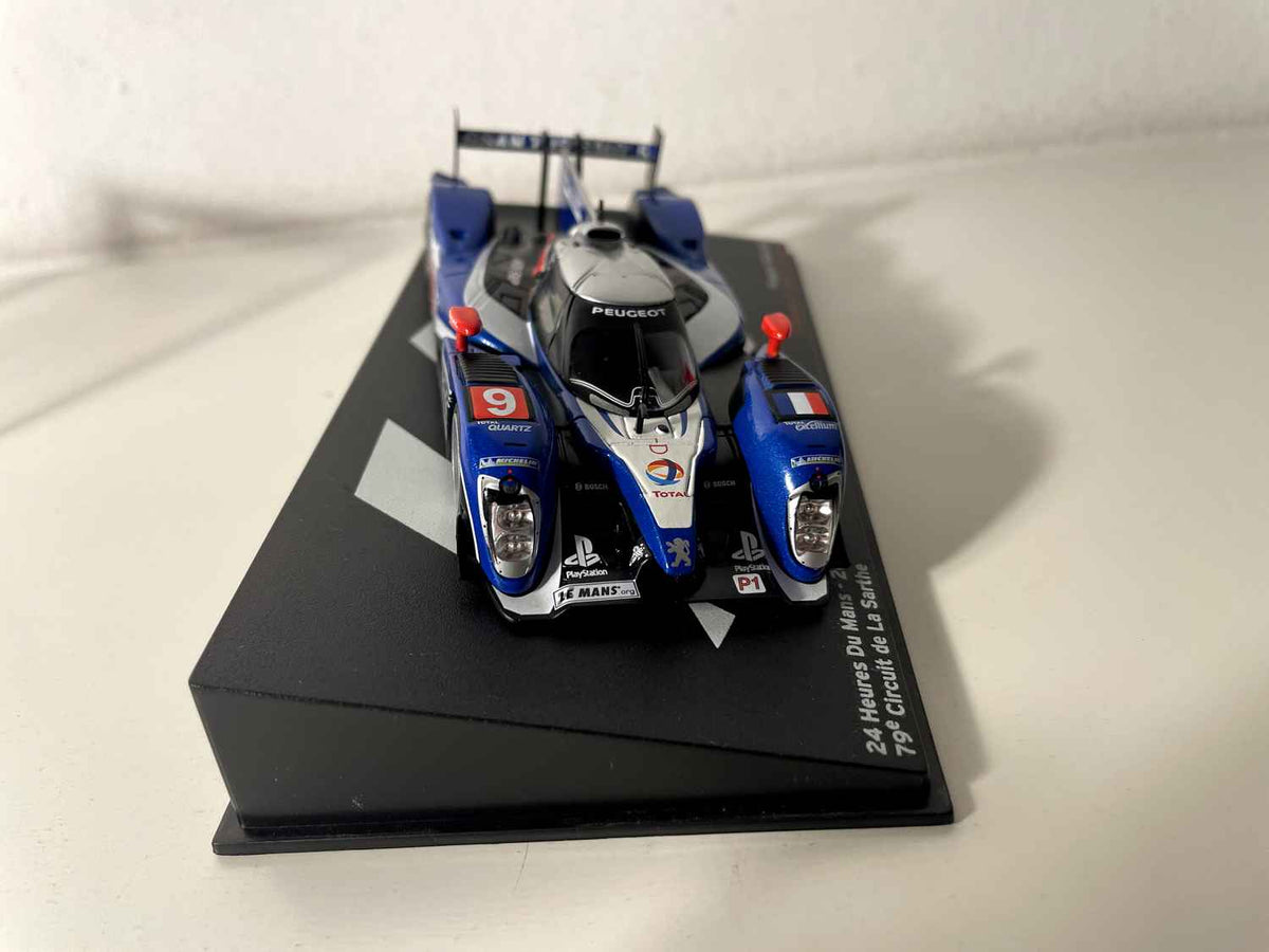 Peugeot 908 HDI bleue, blanche et noire numéro 9 - 24 heures du Mans de 2011