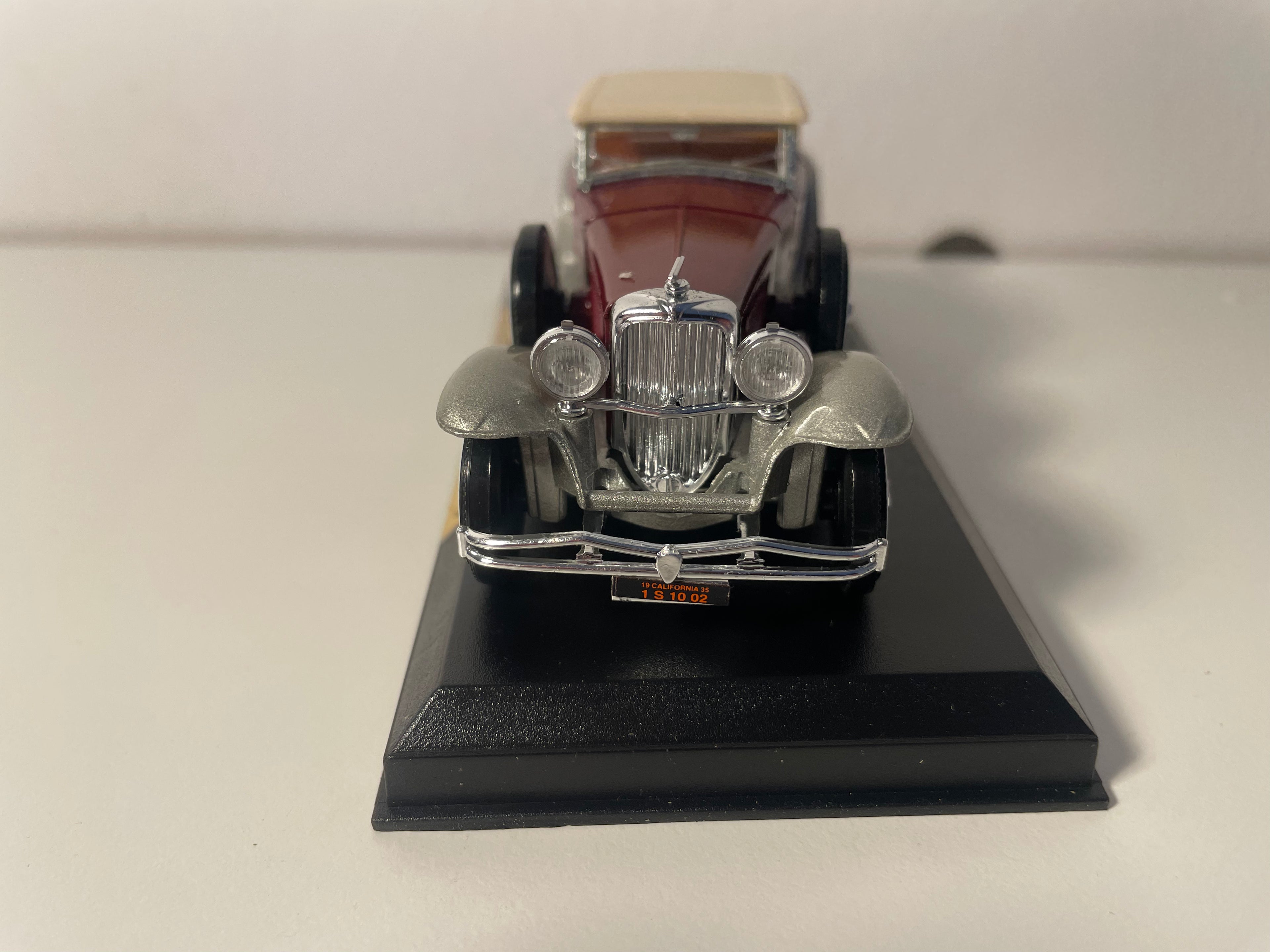 1935 Duesenberg J Roadster Bordeaux (American Car)