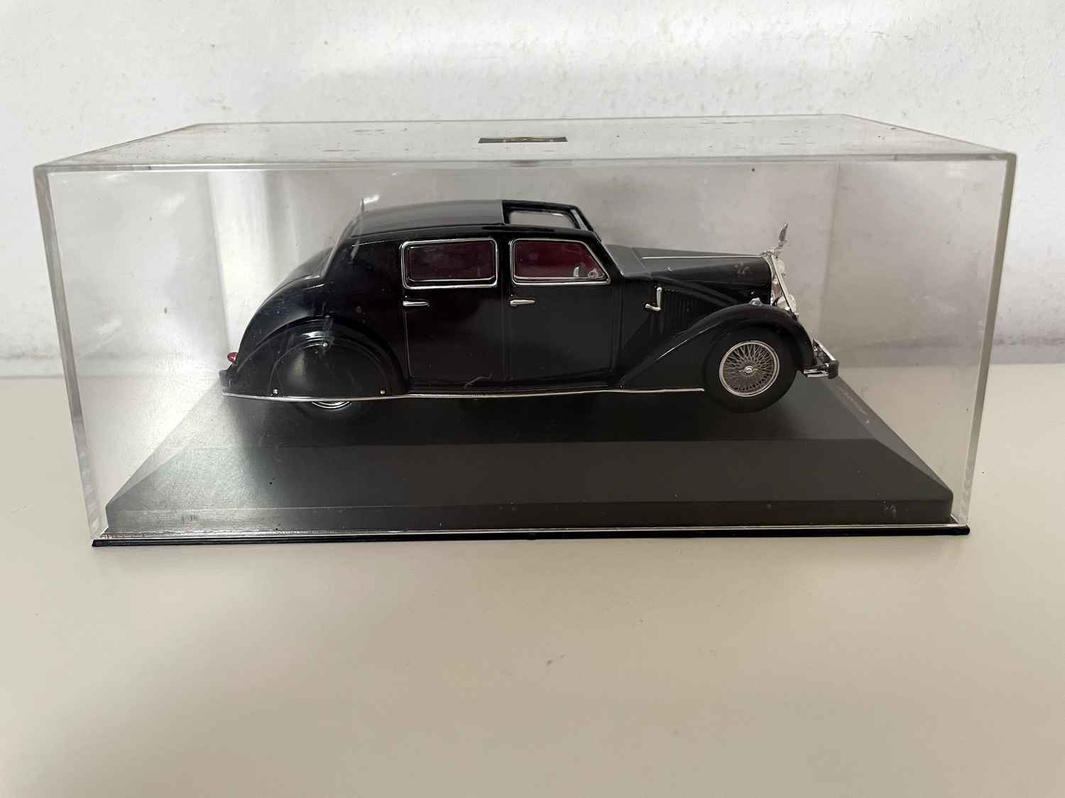 Voisin C28 Ambassade noire de 1936 (IXO)
