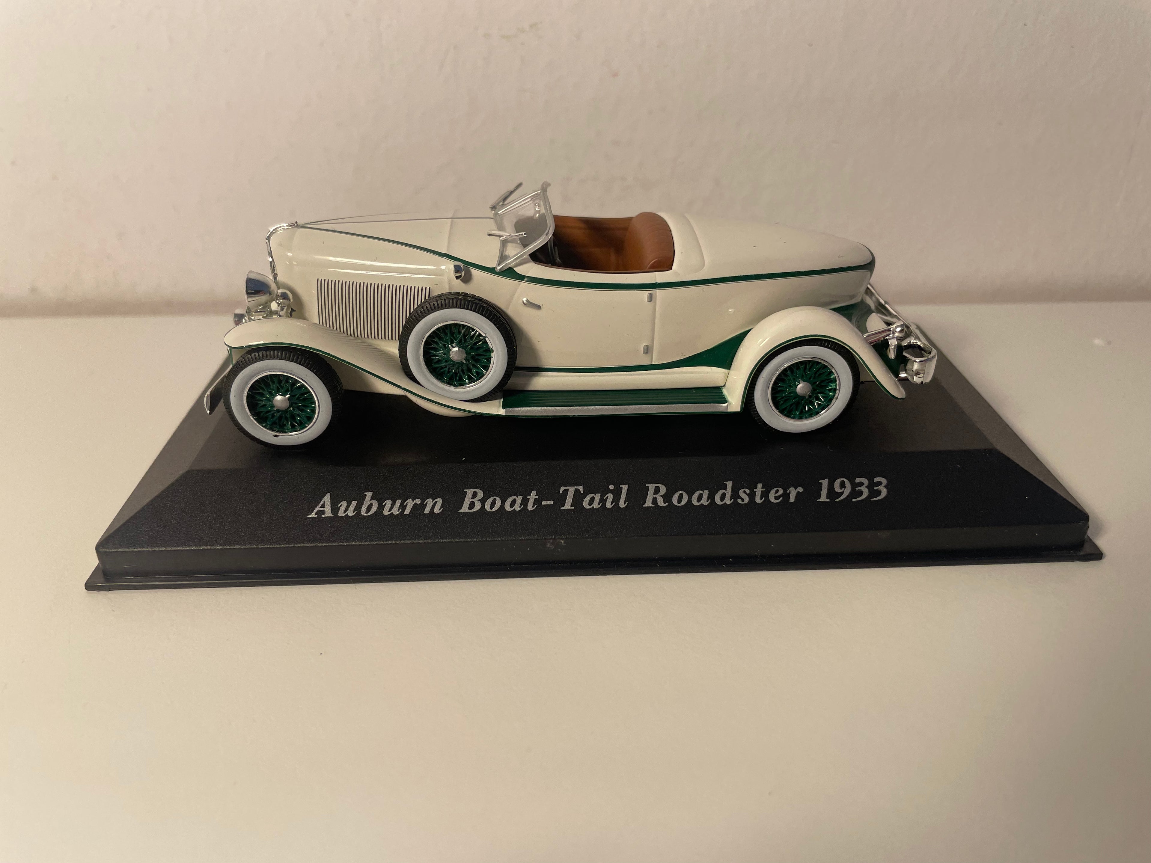 1933 Auburn Boat-Tail Roadster cream and green (American car)