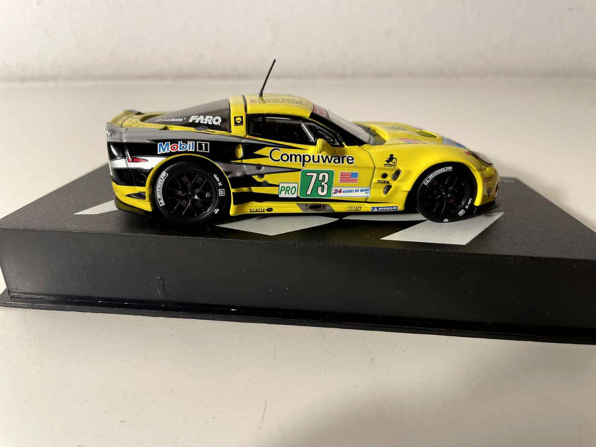 Chevrolet Corvette C6.R amarelo número 73 - 24 horas de Le Mans 2011