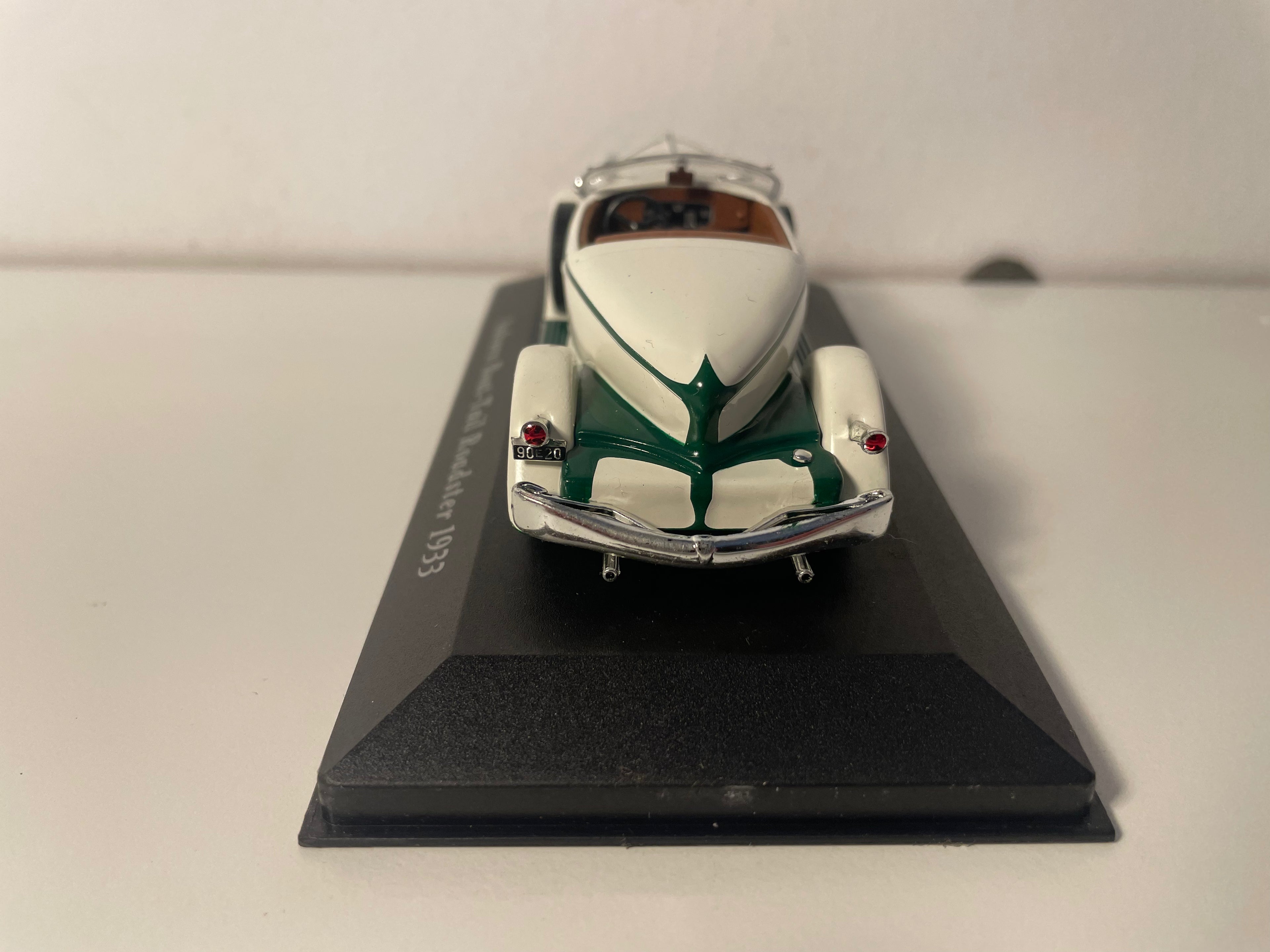 1933 Auburn Boat-Tail Roadster cream and green (American car)