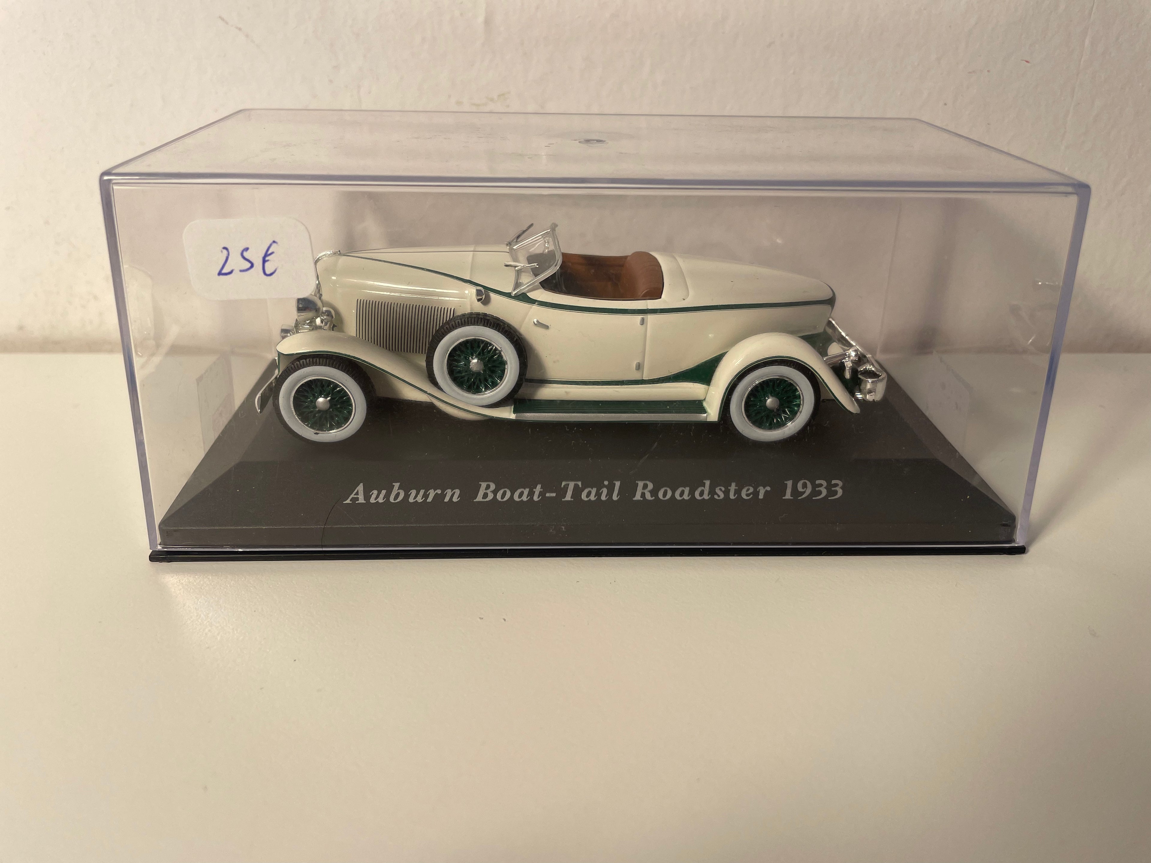 1933 Auburn Boat-Tail Roadster cream and green (American car)