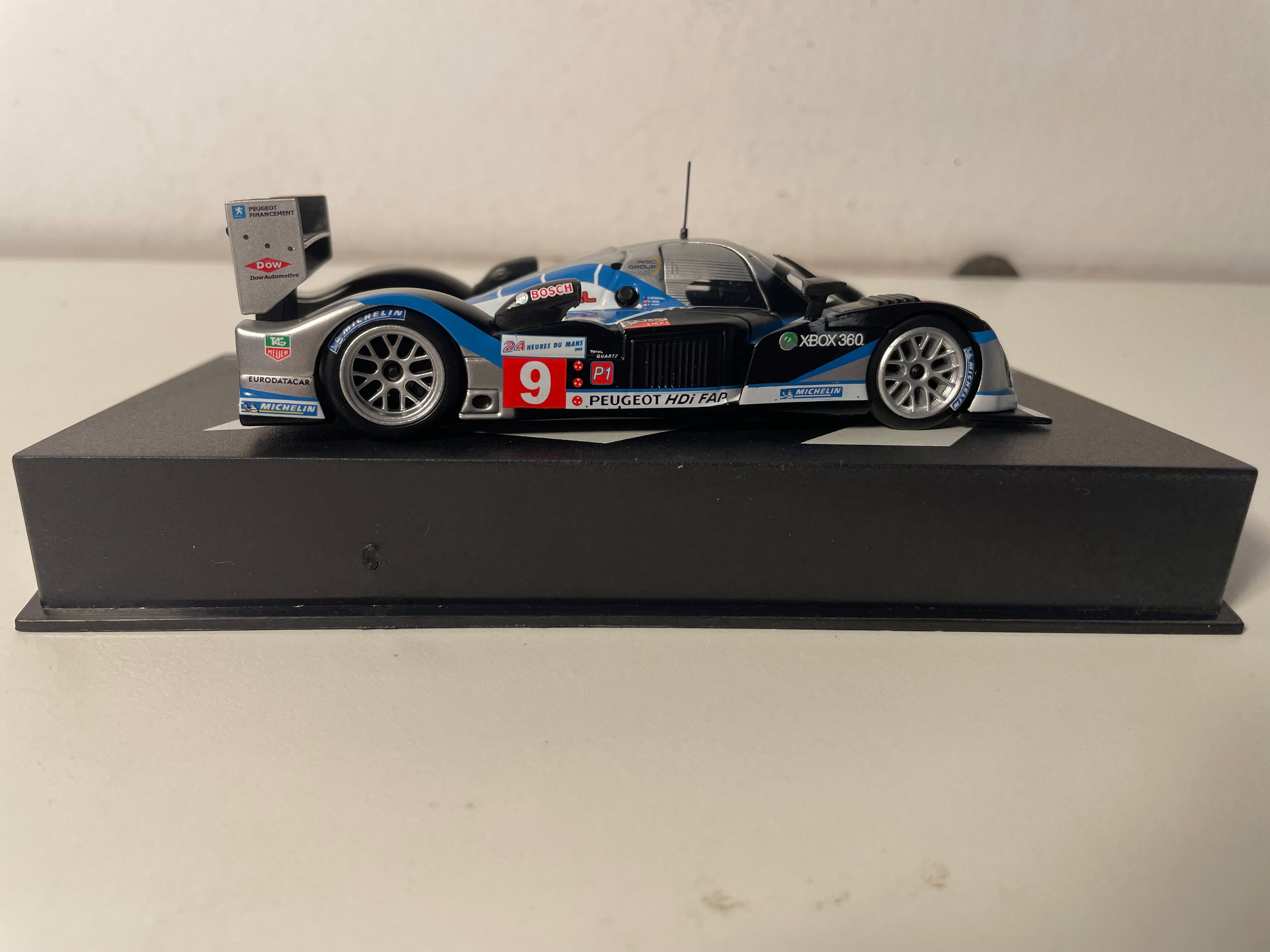 Peugeot 908 HDi FAP bleue, noire, blanche et grise numéro 9 - 24 heures du Mans de 2009