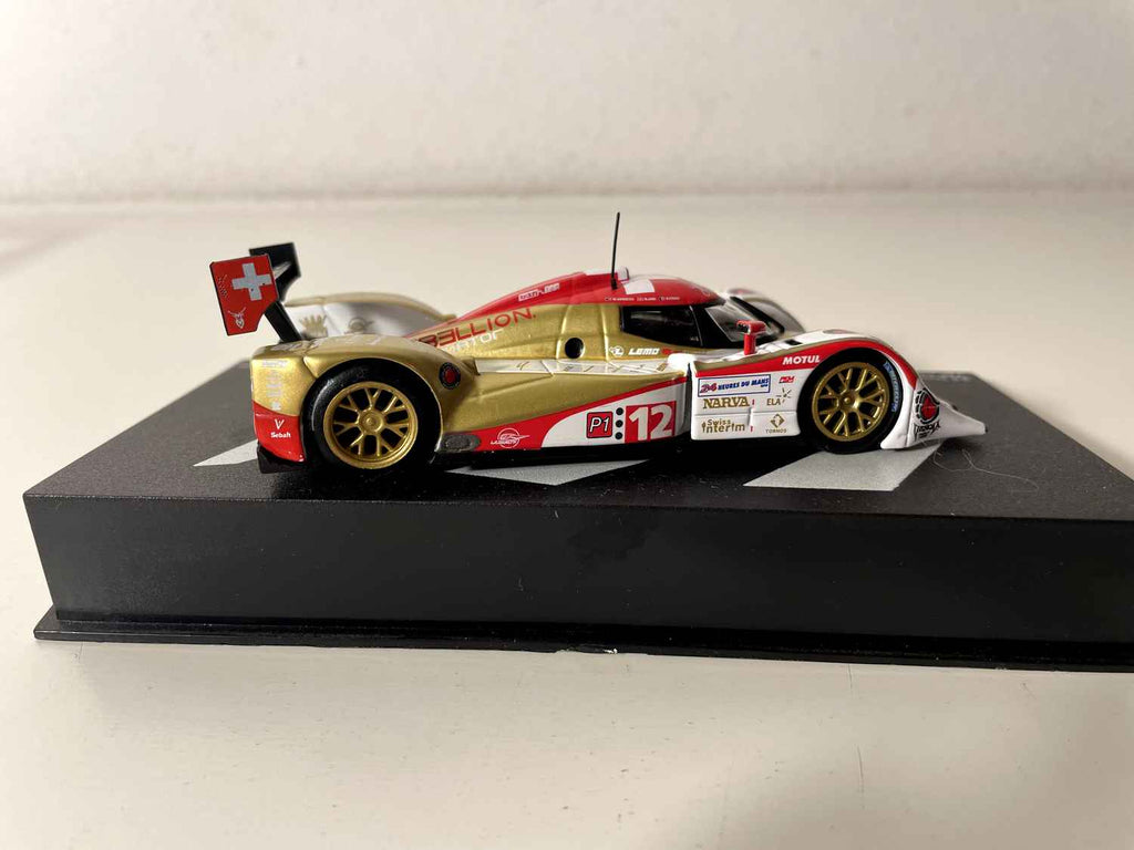Lola B10/60 Coupe biały, czerwony i złoty numer 12 - 24 godziny Le Mans 2010