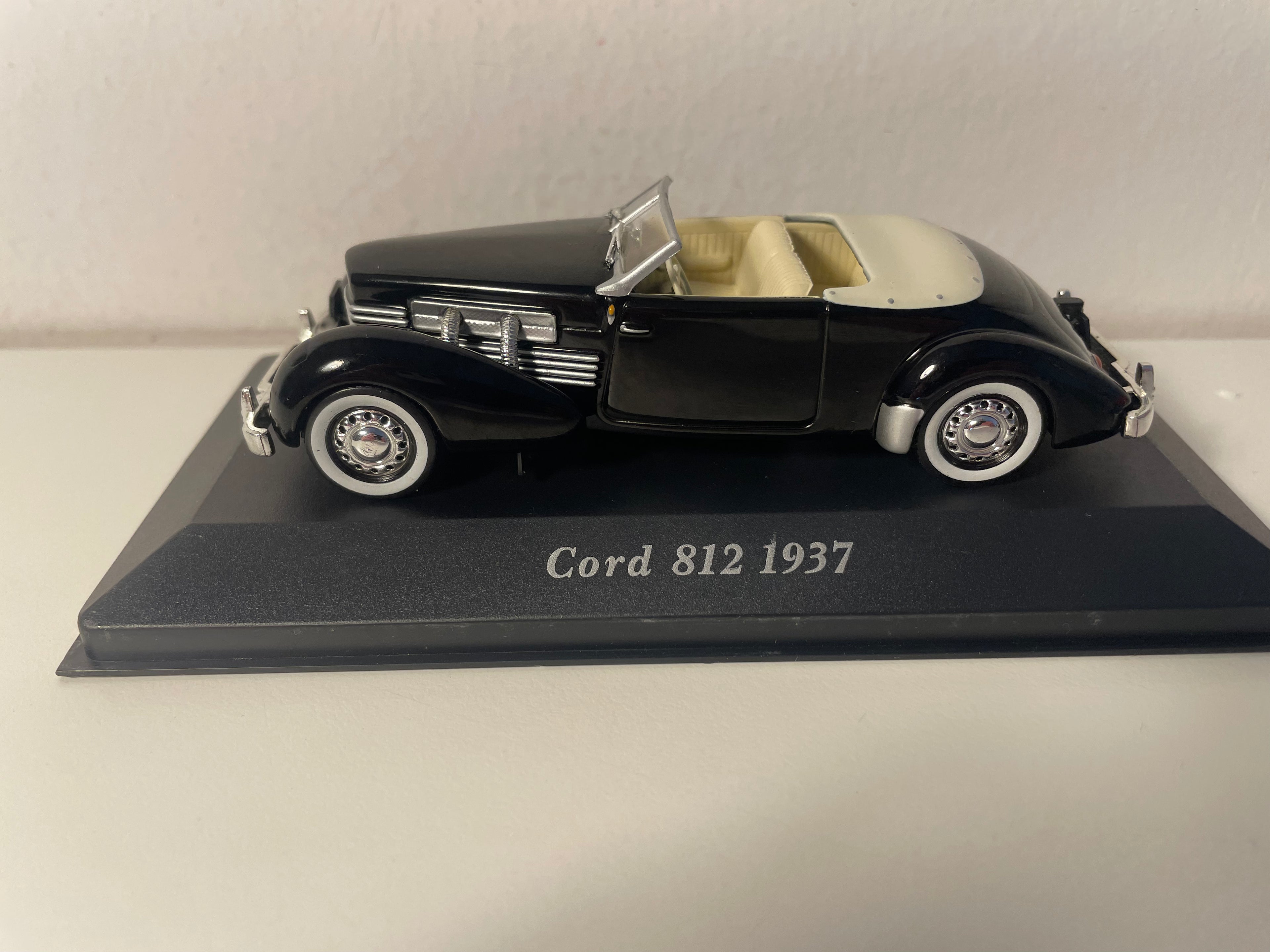 1937 Black Cord 812 (American Car)