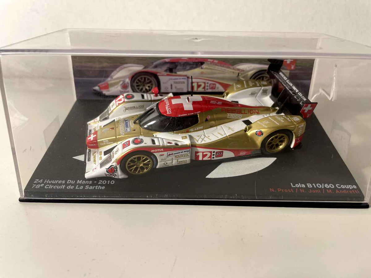Lola B10/60 Coupe biały, czerwony i złoty numer 12 - 24 godziny Le Mans 2010