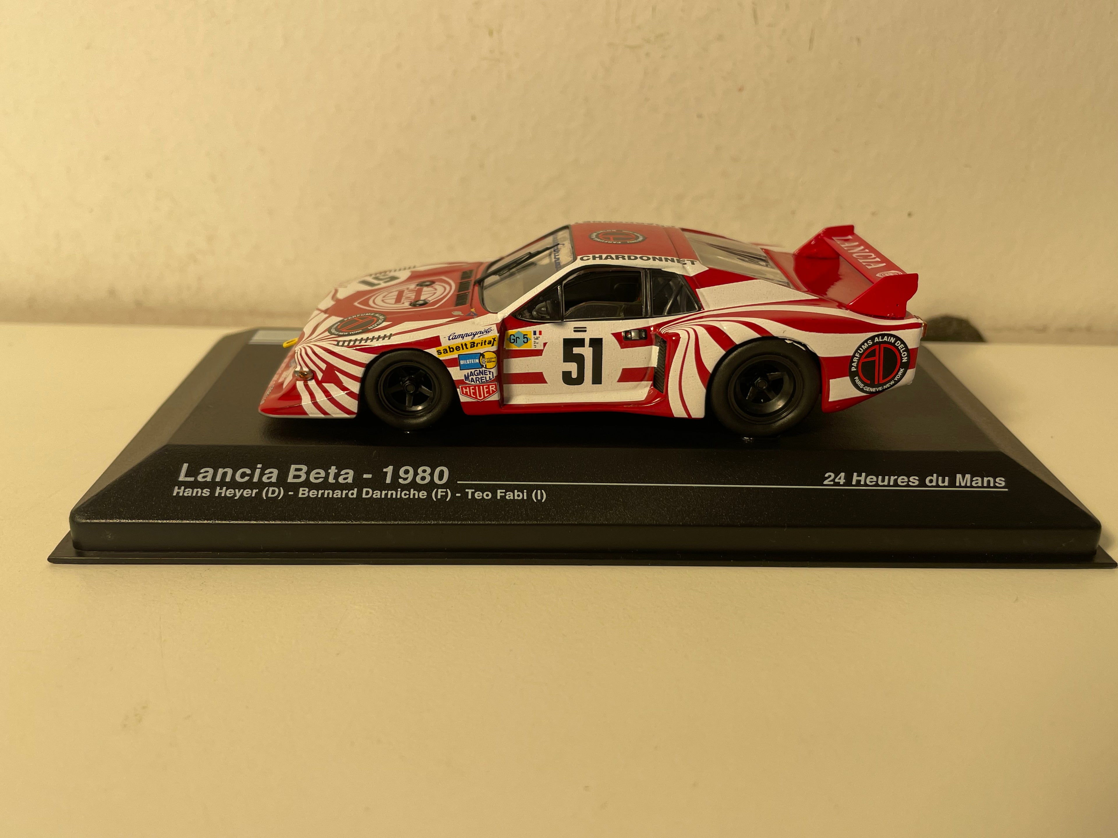 Lancia Beta rouge et blanche numéro 51 - 24 heures du Mans de 1980