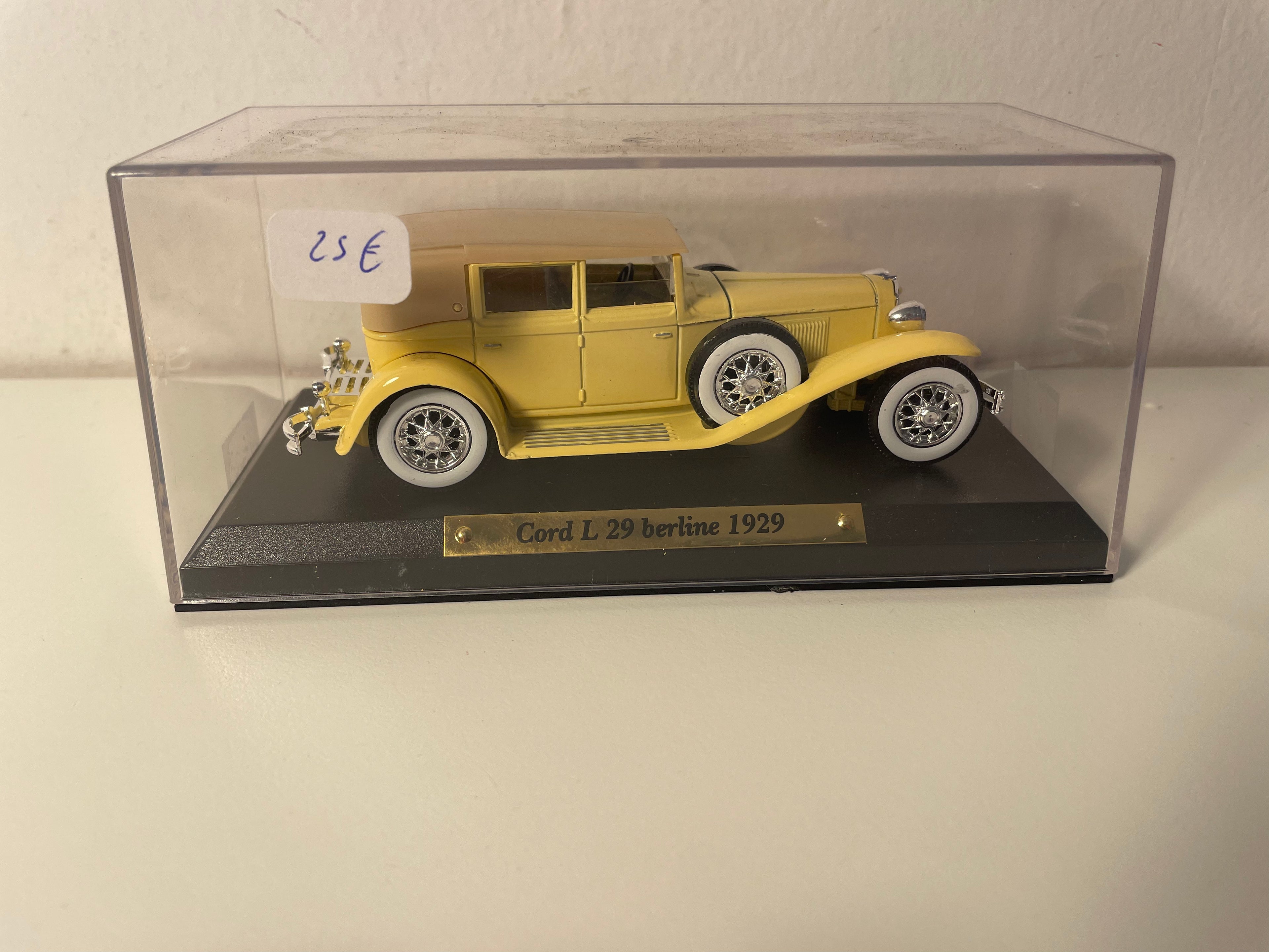Cord L 29 Berline Yellow? from 1929 (American Car)