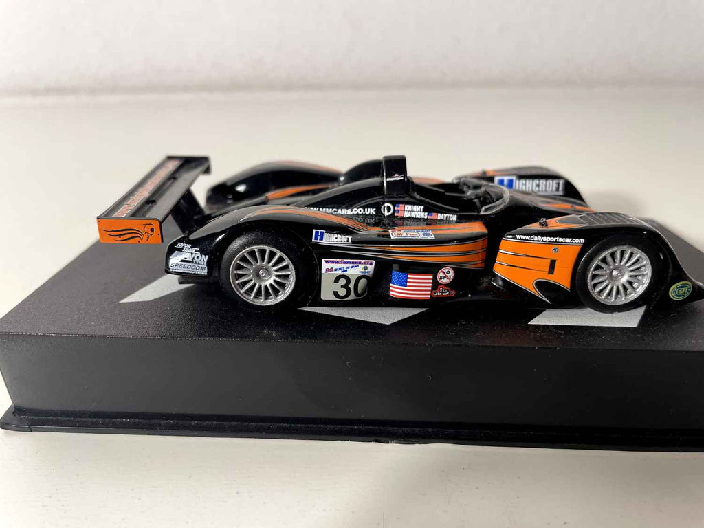 MG Lola EX257 czarna i pomarańczowa numer 30 - 24 godziny Le Mans 2002