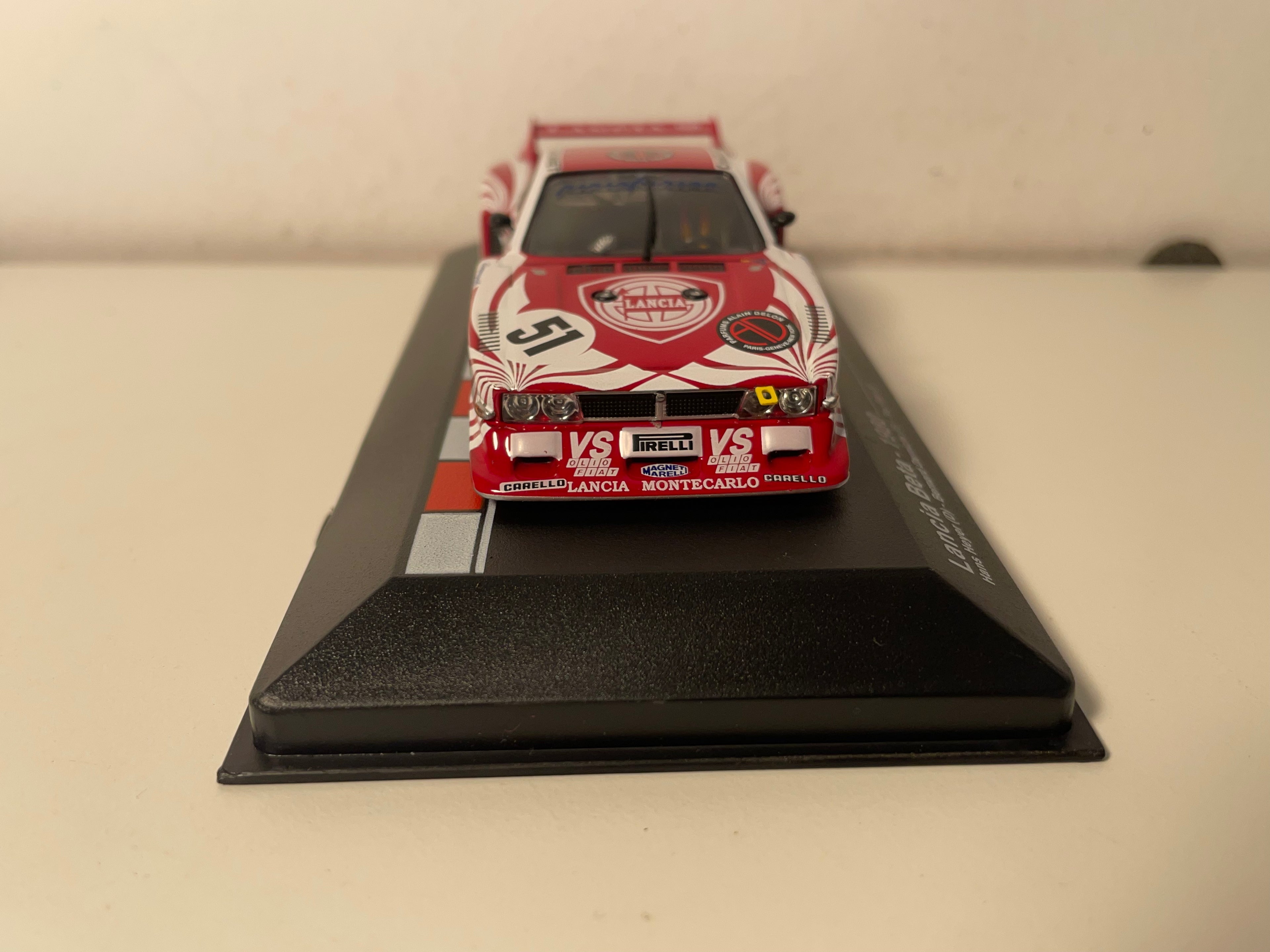 Lancia Beta rouge et blanche numéro 51 - 24 heures du Mans de 1980