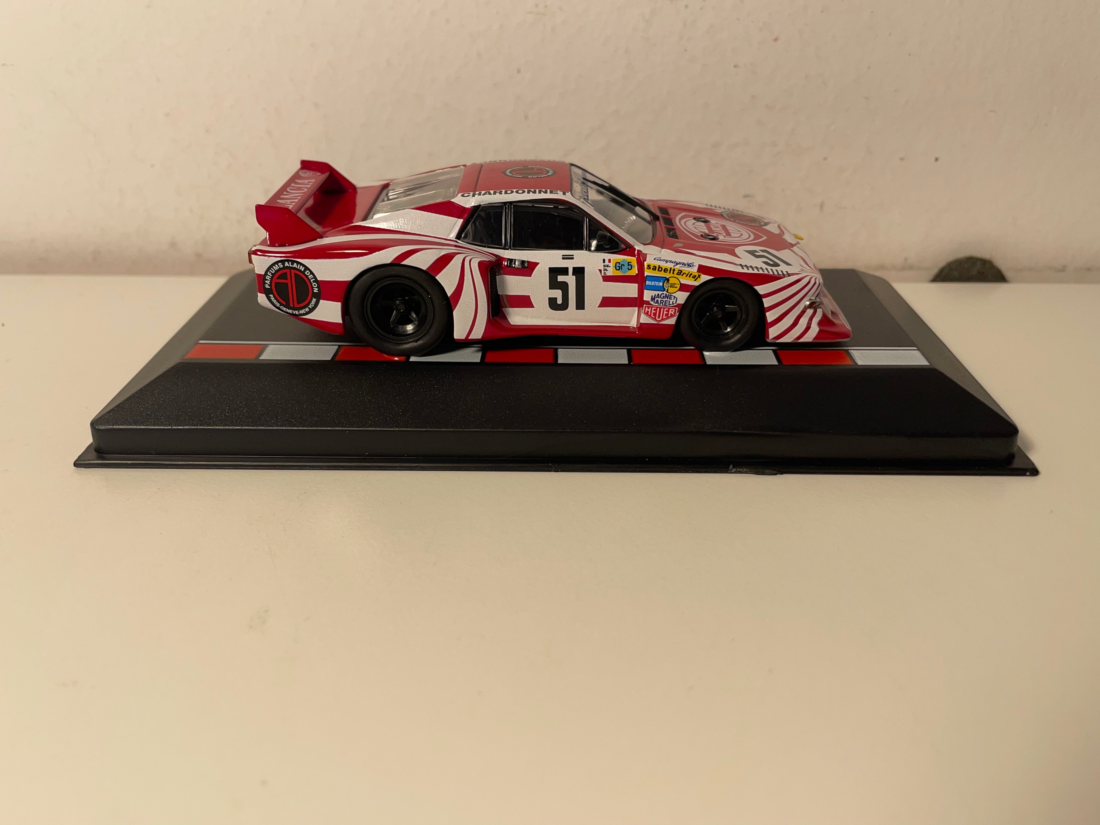 Lancia Beta rouge et blanche numéro 51 - 24 heures du Mans de 1980