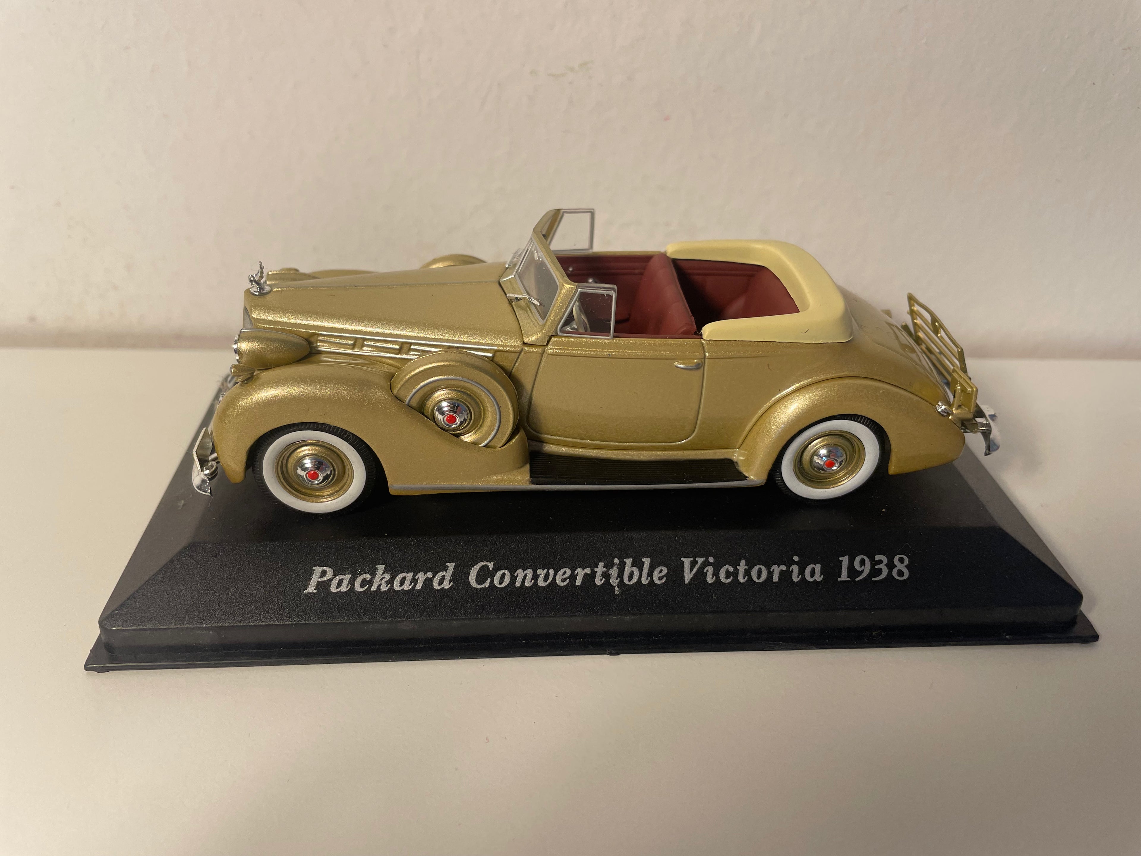 1938 Packard Convertible Victoria Brown (American Car)