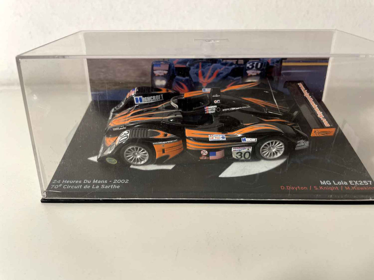 MG Lola EX257 czarna i pomarańczowa numer 30 - 24 godziny Le Mans 2002