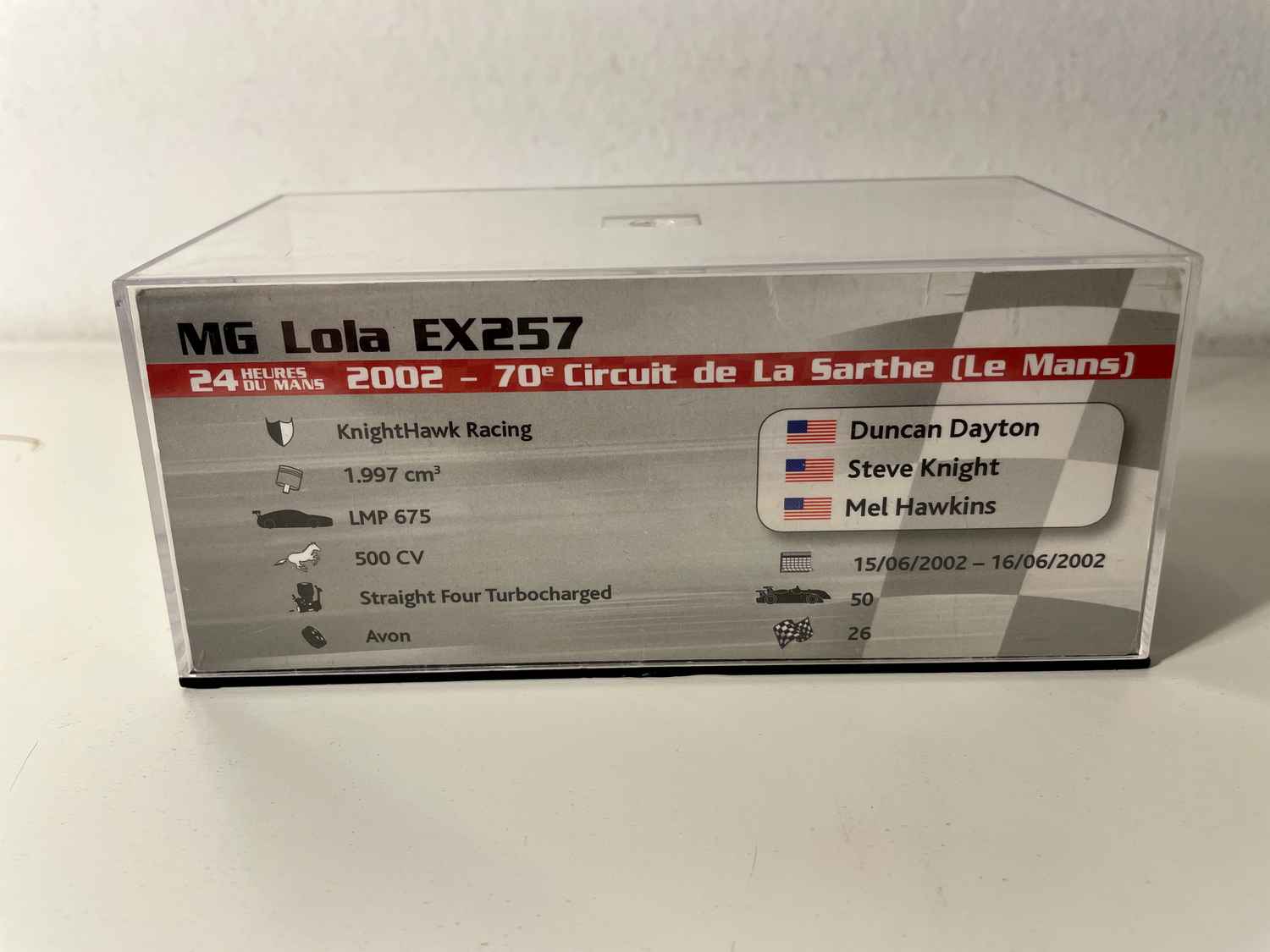 MG Lola EX257 czarna i pomarańczowa numer 30 - 24 godziny Le Mans 2002