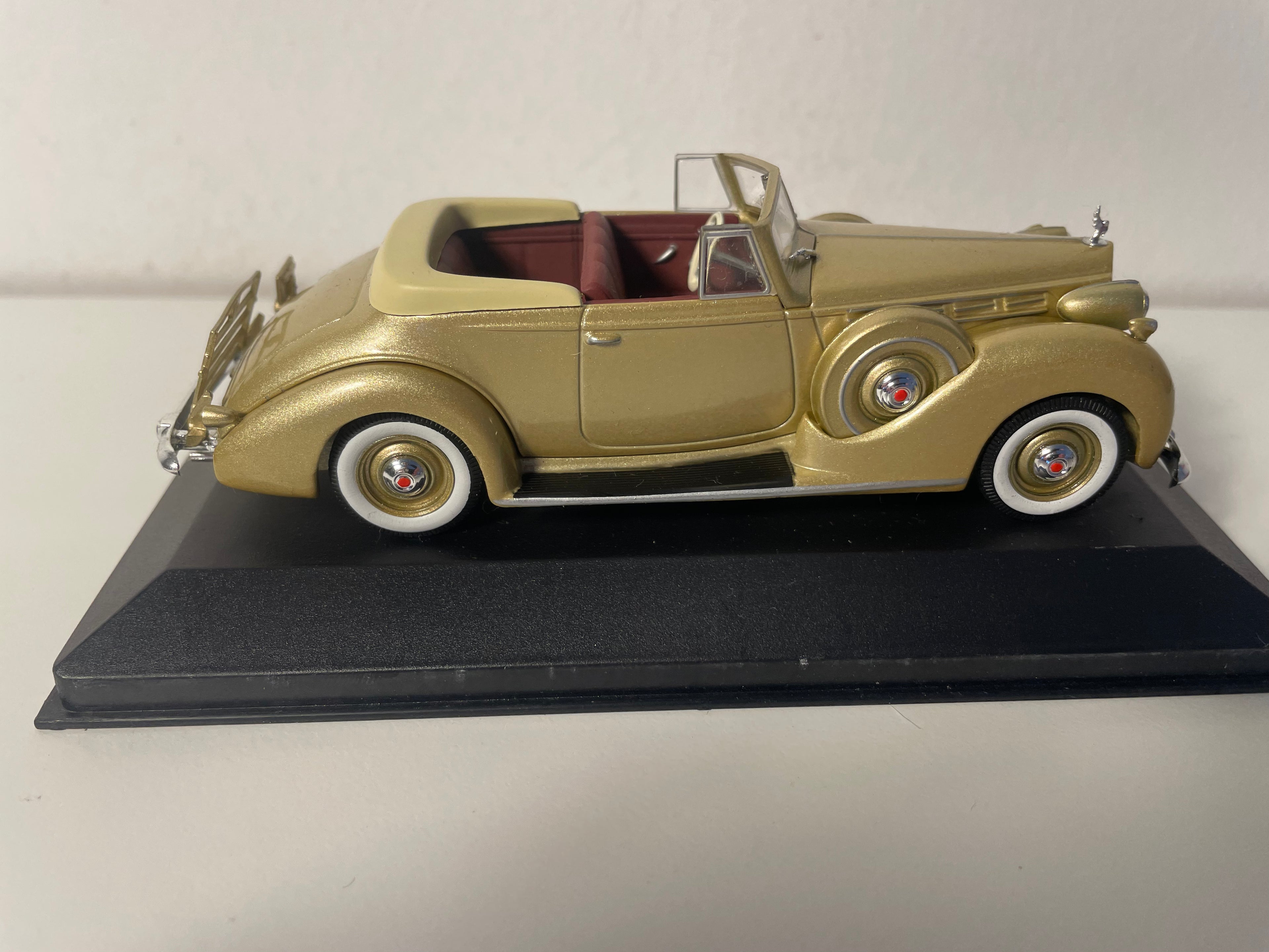 1938 Packard Convertible Victoria Brown (American Car)