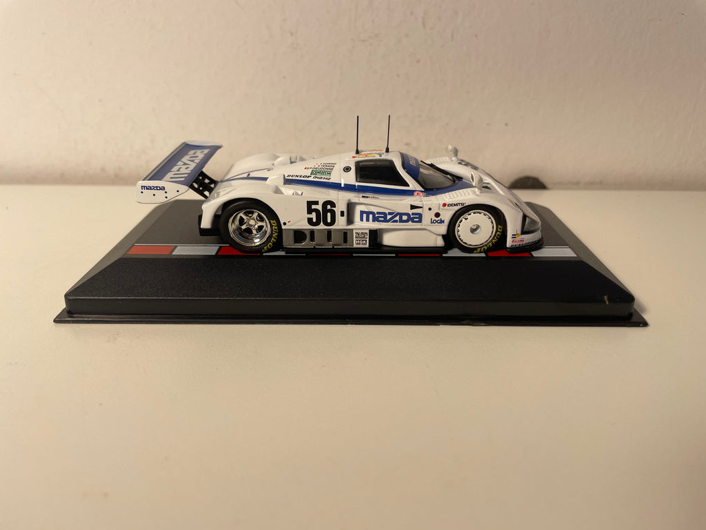 Mazda 787B wäiss a blo Nummer 56 - 24 Stonnen vum Le Mans 1991
