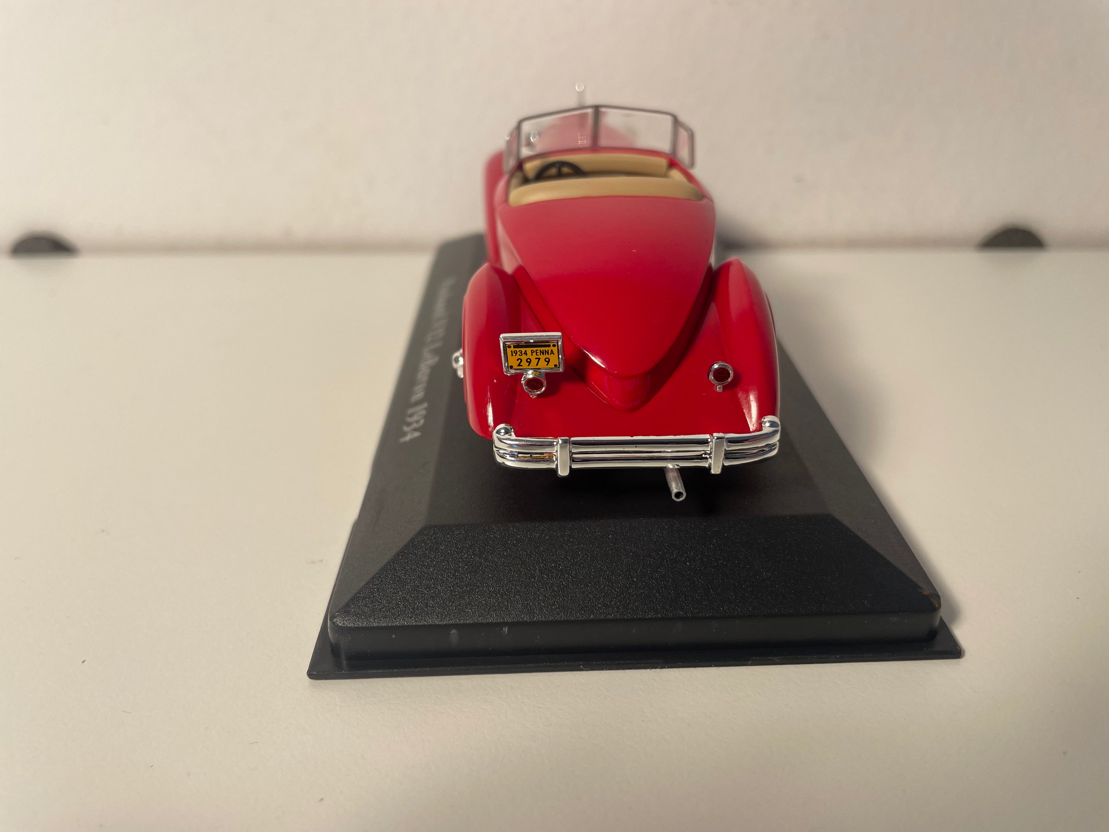 Packard V12 LeBaron rouge foncé/bordeaux de 1934 (voiture américaine)