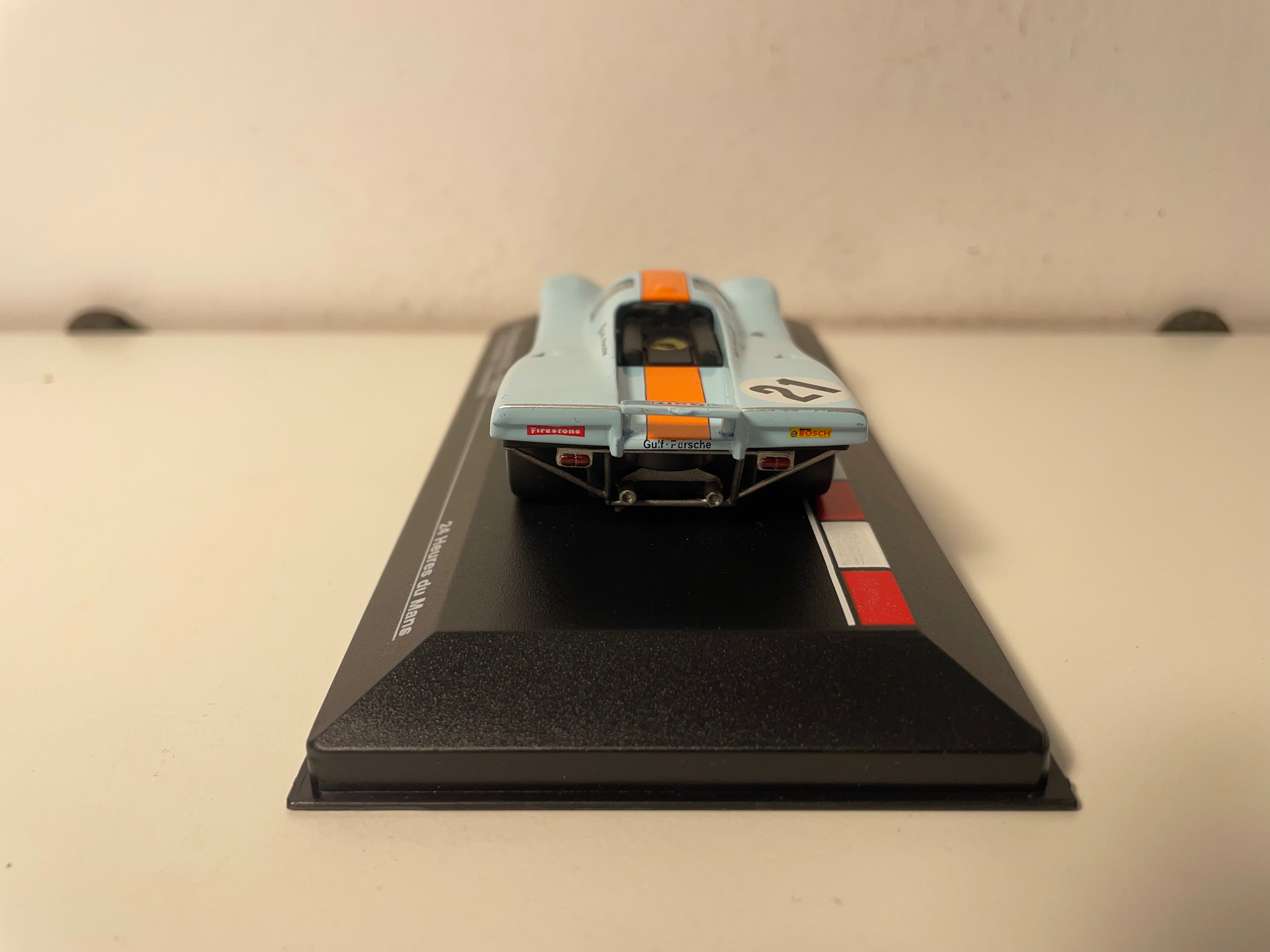 Porsche 917K orange et bleue (aux couleurs de Gulf) numéro 21 - 24 heures du Mans de 1970
