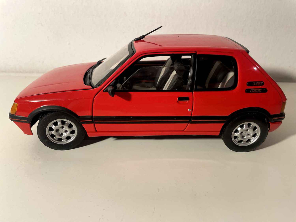 Peugeot 205 GTI rouge - Solido (Echelle 1/18ème)