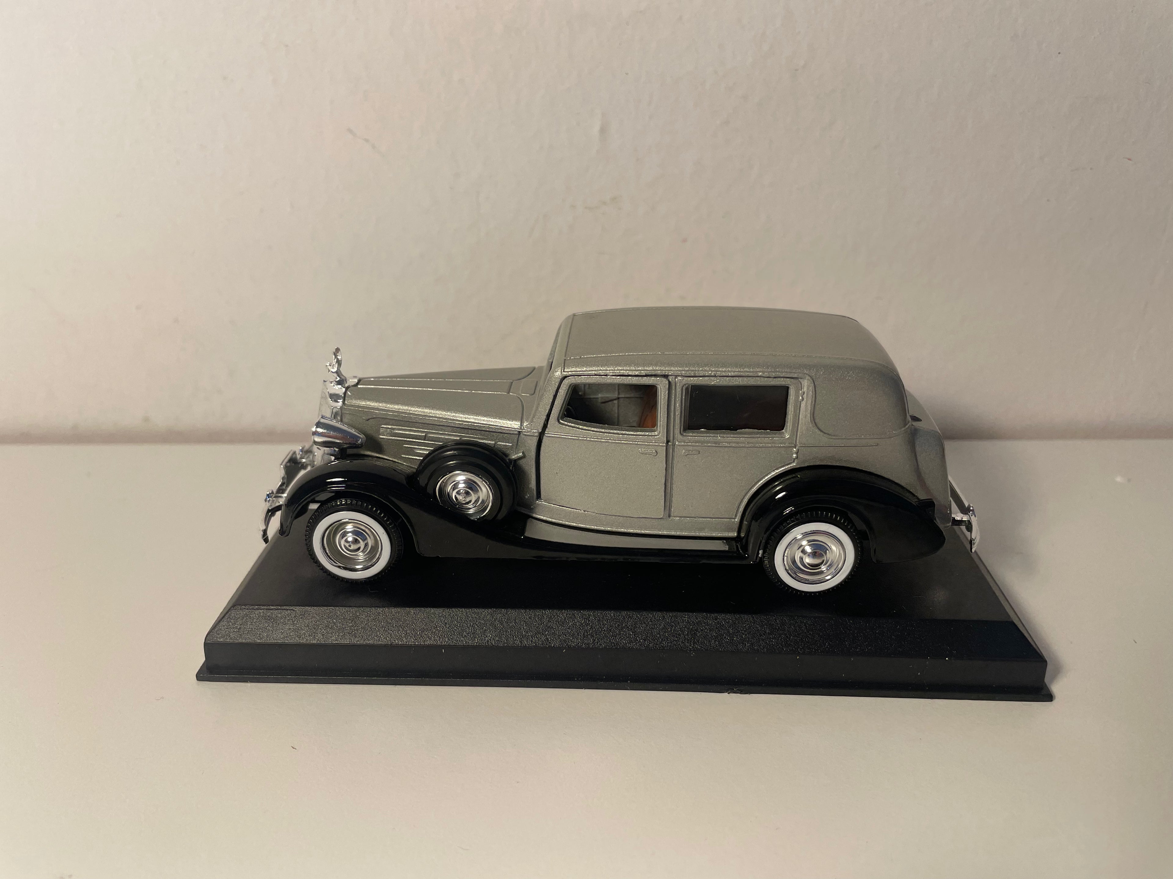 1937 Packard Super Eight Sedan Gray (American Car)