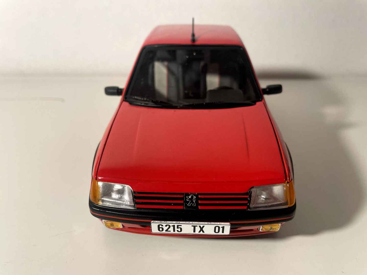 Peugeot 205 GTI rouge - Solido (Echelle 1/18ème)