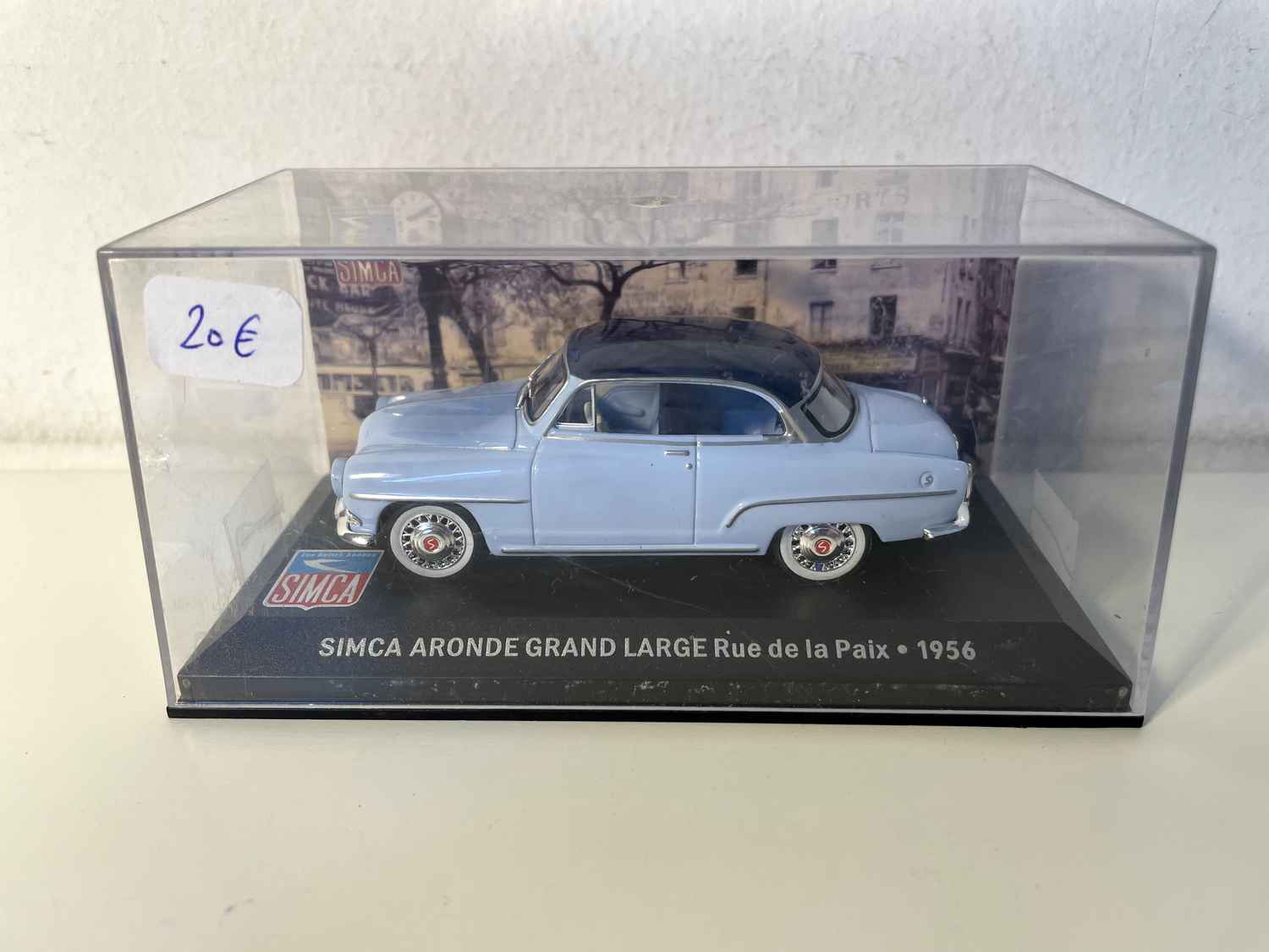SIMCA Aronde grand large (rue de la paix) techo azul claro y azul oscuro de 1956