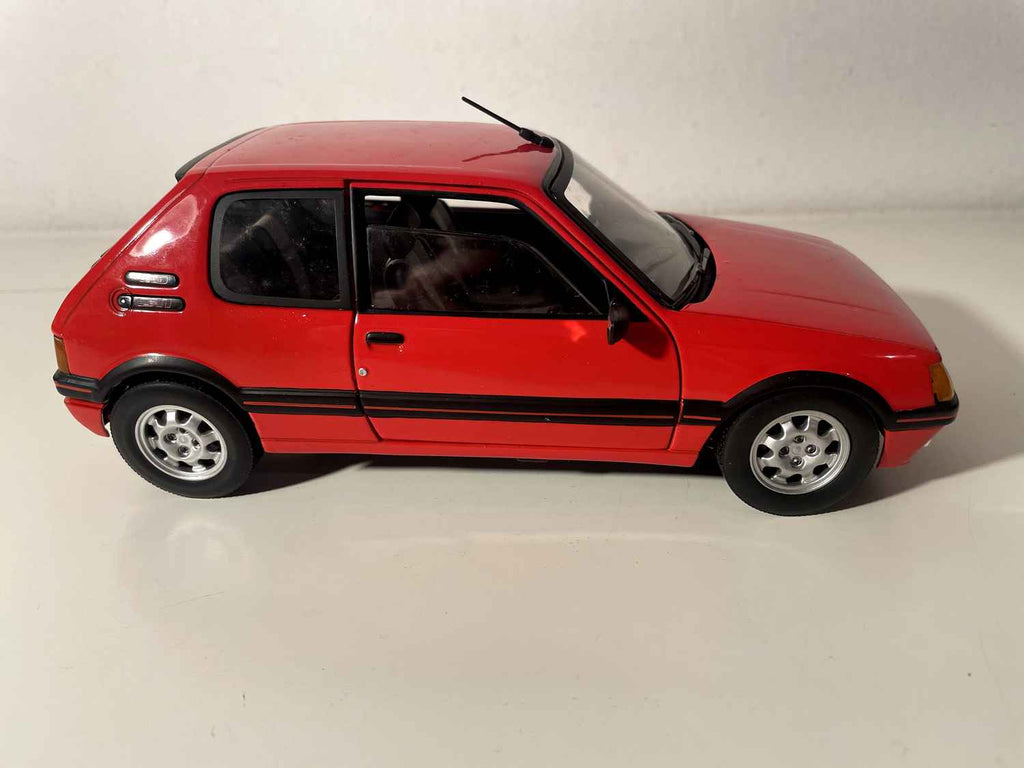 Peugeot 205 GTI rouge - Solido (Echelle 1/18ème)