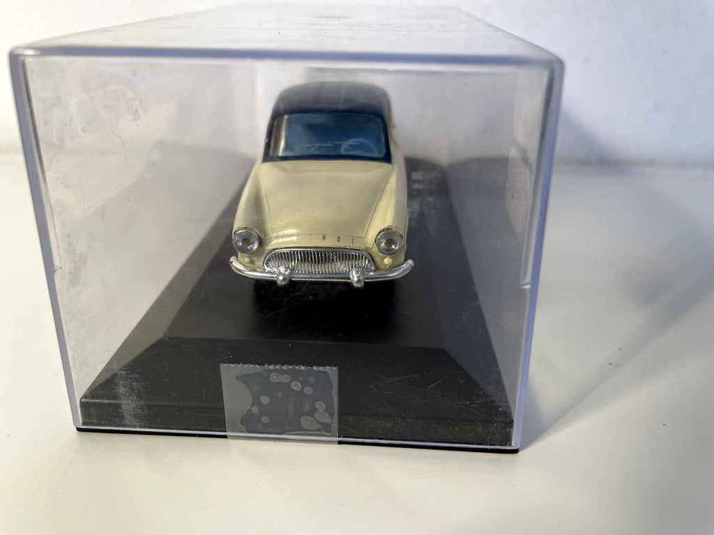 Simca Aronde techo beige y azul oscuro (automóvil añadido a la base)