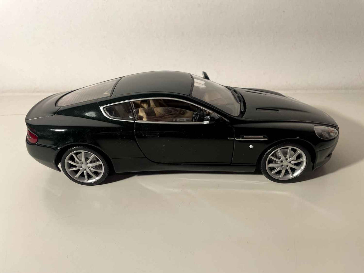 Aston Martin DB9 verte foncée - Solido (échelle 1/18ème)