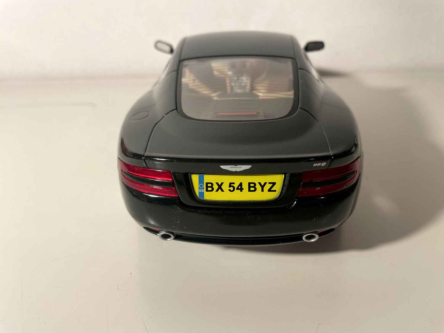 Aston Martin DB9 verte foncée - Solido (échelle 1/18ème)