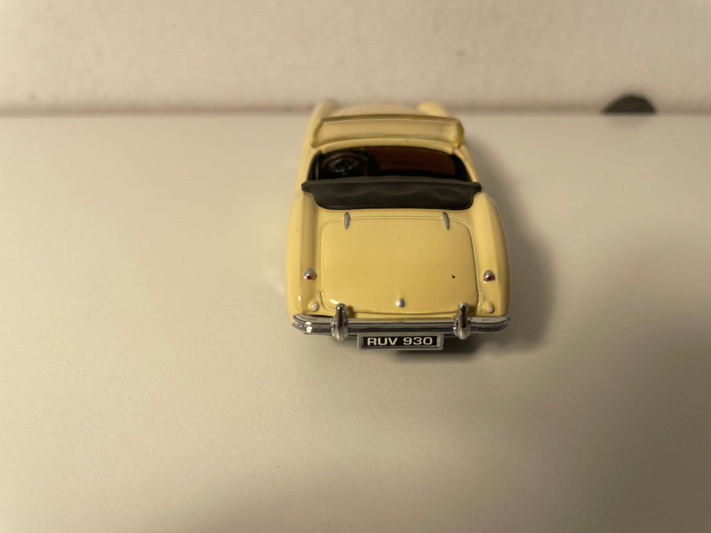 Austin Healey beżowy z 1966 - Matchbox