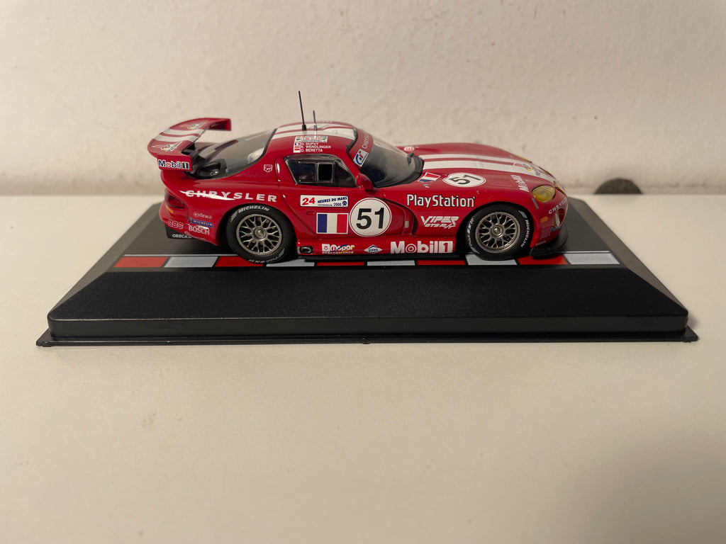 Chrysler Viper GTS-R czerwono-biały numer 51 - 24 godziny Le Mans 2000
