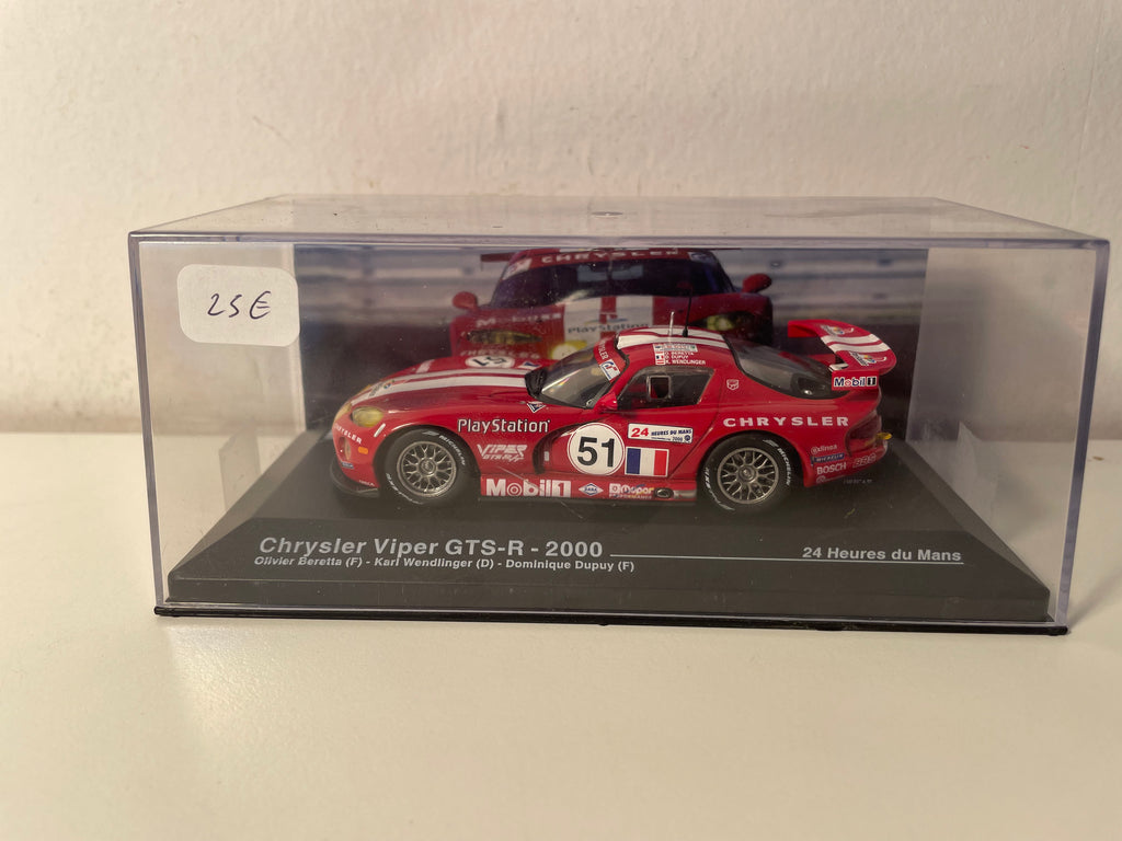 Chrysler Viper GTS-R czerwono-biały numer 51 - 24 godziny Le Mans 2000