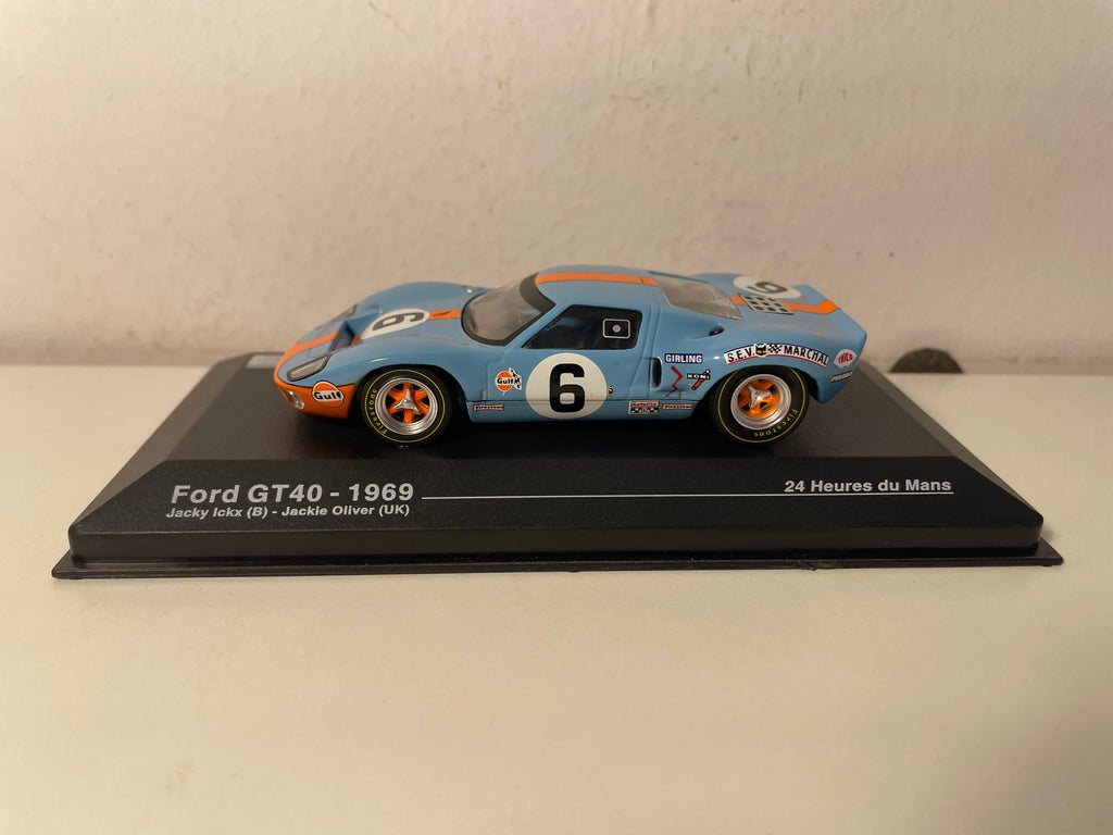 Ford GT40 azul y naranja (colores de GULF) número 6 - 24 horas de Le Mans de 1969