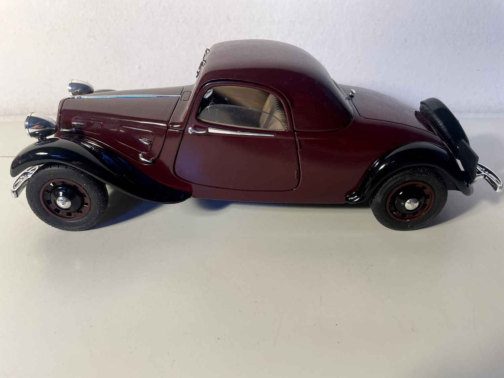 Citroën Traction 11B Bordeaux von 1938 - Solido (1/18 Maßstab)