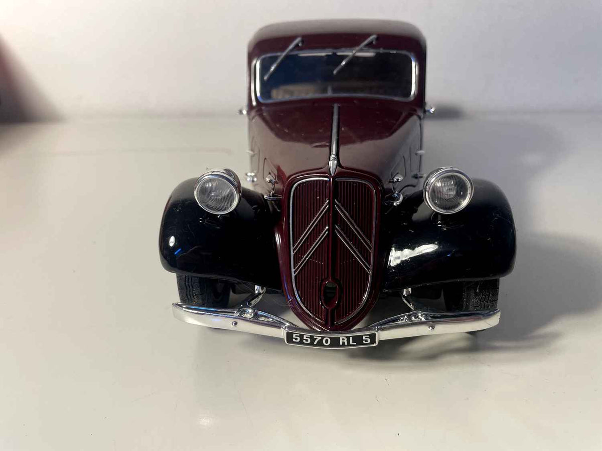 Citroën Traction 11B Bordeaux von 1938 - Solido (1/18 Maßstab)