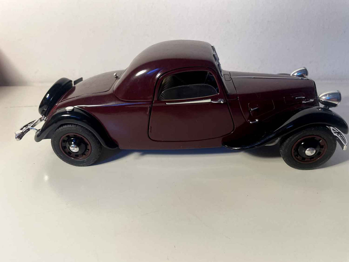 Citroën Traction 11B Bordeaux von 1938 - Solido (1/18 Maßstab)