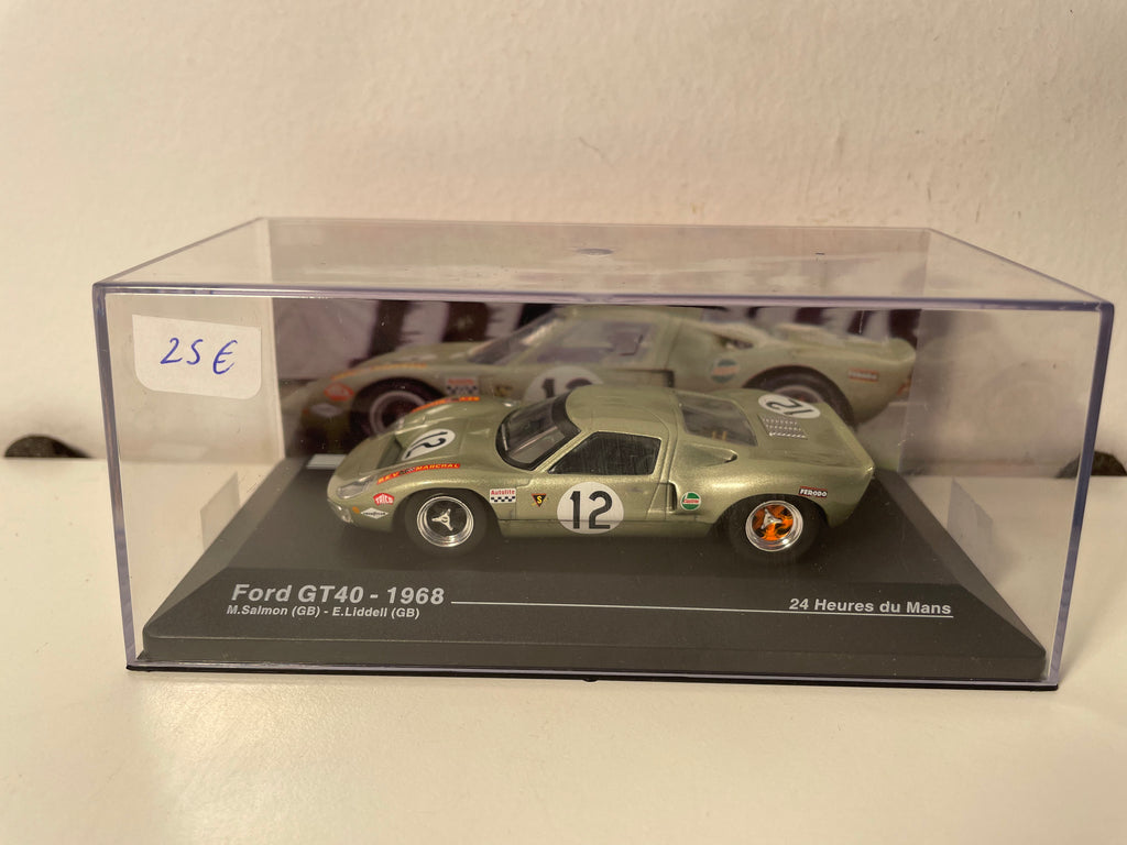 Ford GT40 gris/vert? numéro 12 - 24 heures du Mans de 1968