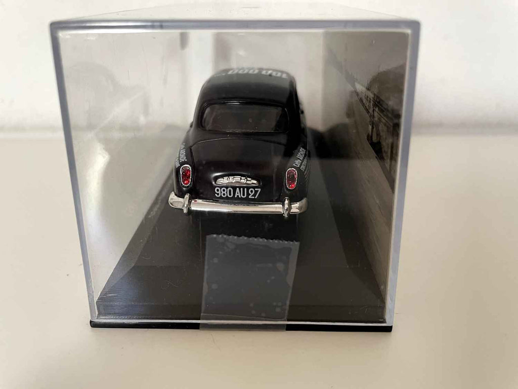 SIMCA Aronde de record noire de 1953