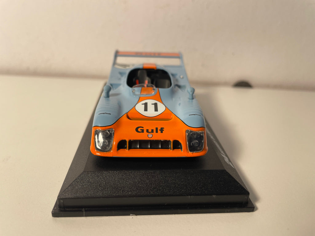 Gulf Mirage GR-8 bleue et orange (aux couleurs de GULF) numéro 11 - 24 heures du Mans de 1975