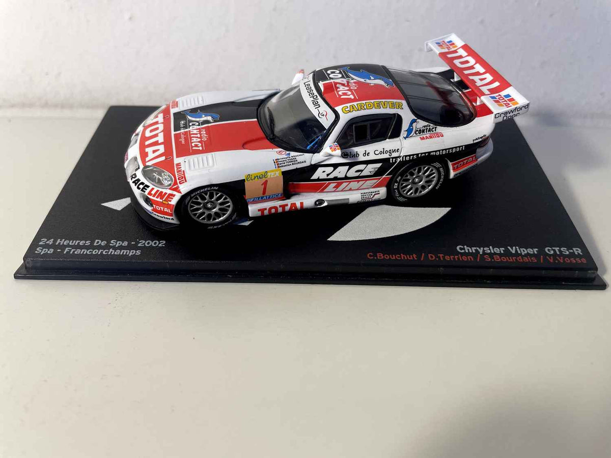 Chrysler Viper GTS-R blanche, noire et rouge numéro 1 - 24 heures du Spa de 2002 (Spa-Francorchamps)