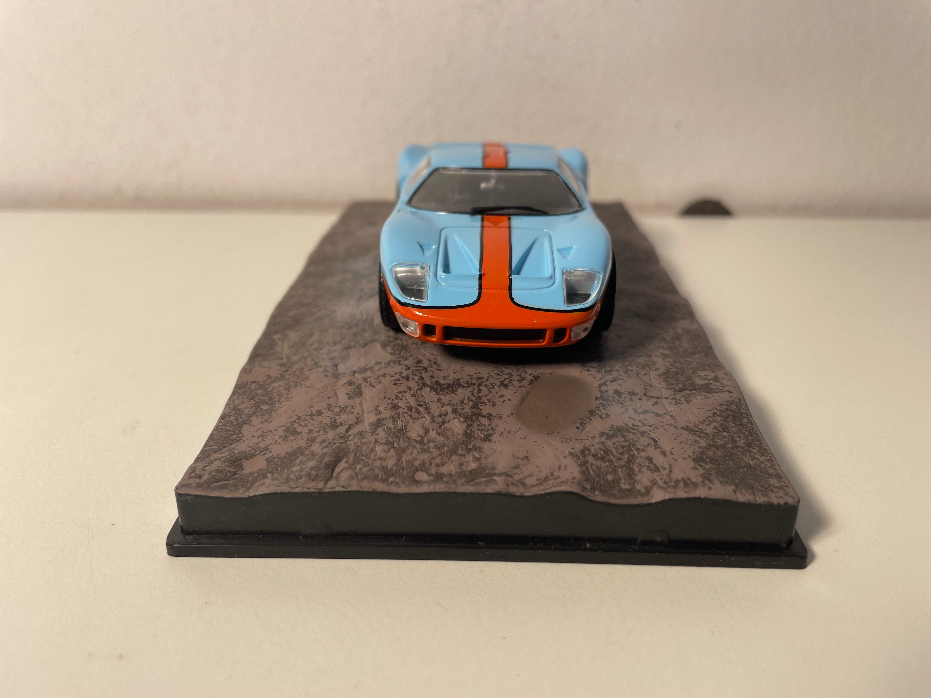 Ford GT 40 in GULF livery (blue and orange) - JAMES BOND - Die Another Day